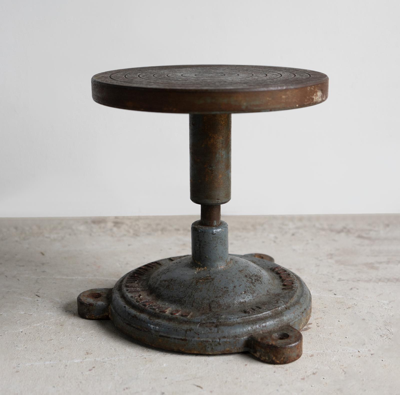 Antique Cast Iron Pottery Banding Wheel By Potters Equipment Co. London In Good Condition For Sale In Bristol, GB