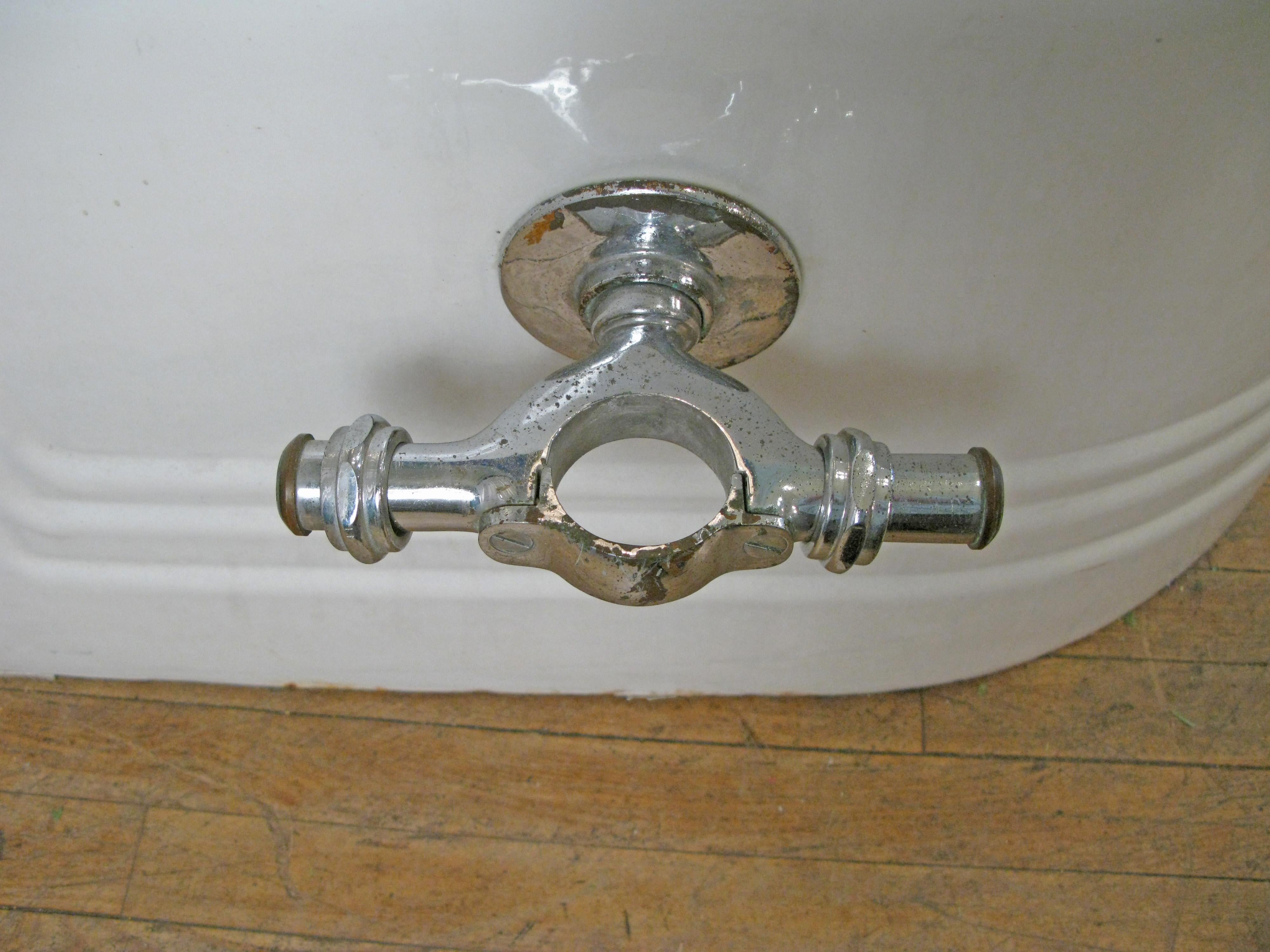 cast iron corner tub