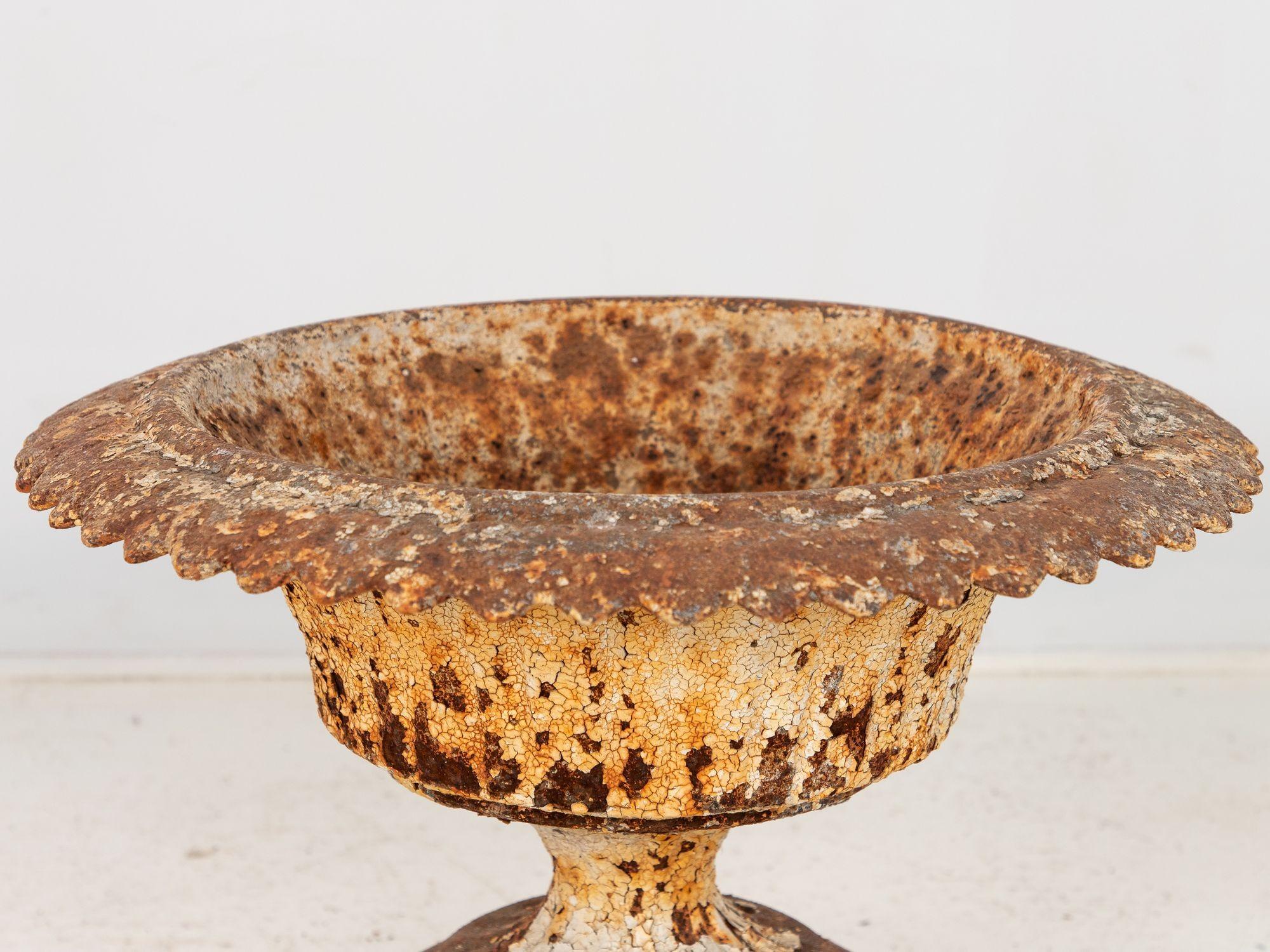 Antique Cast Iron Urn English Classically Styled Planter, Victorian 19th Century In Good Condition For Sale In South Salem, NY