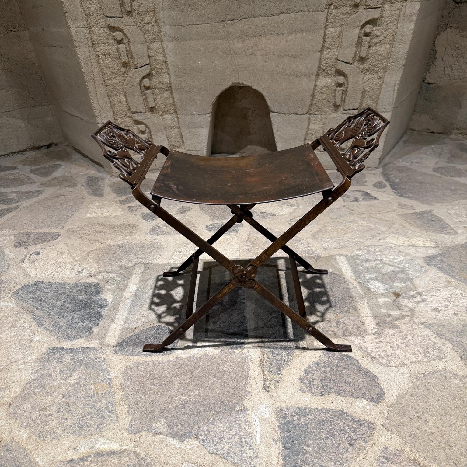 Tabouret de coiffeuse en fonte ancienne style Oscar Bach en vente 3