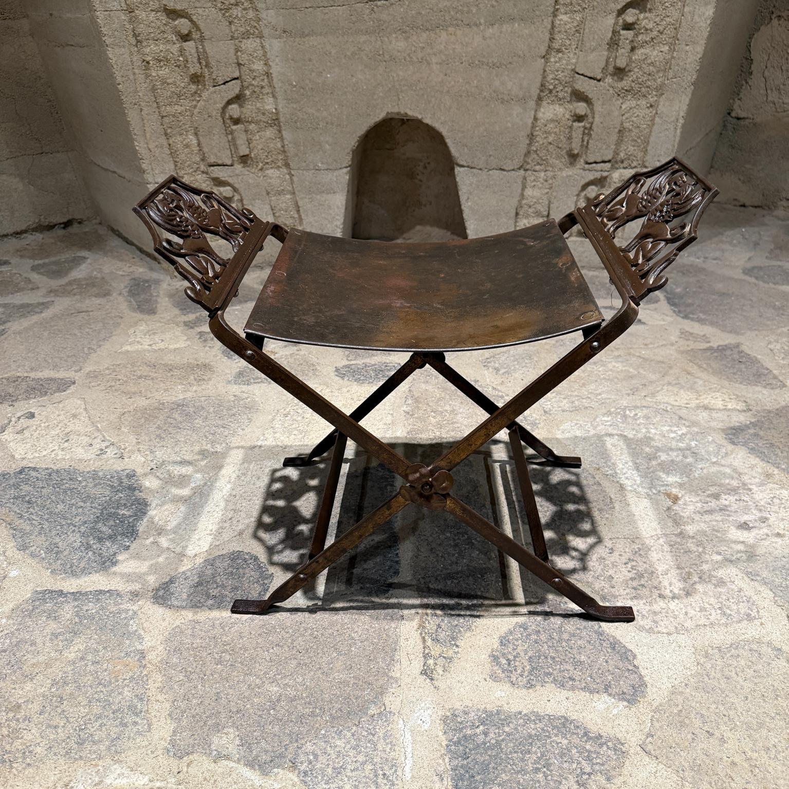 Tabouret de coiffeuse en fonte ancienne style Oscar Bach en vente 10