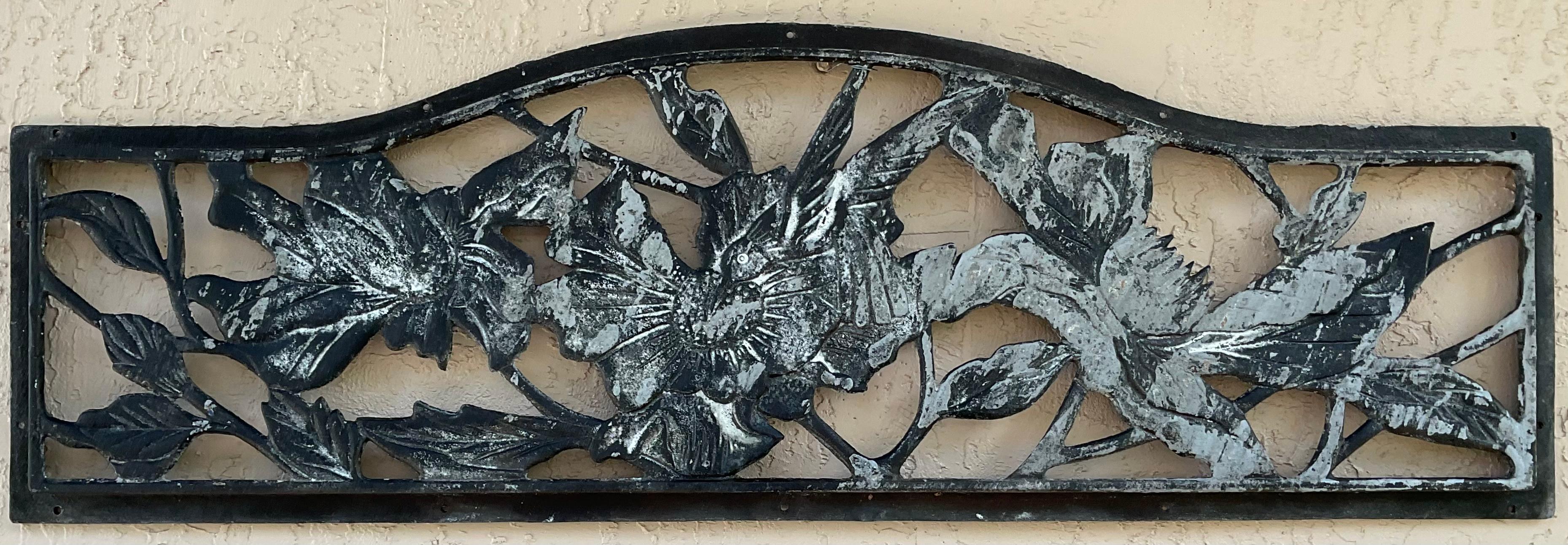 Exceptional wall hanging mare of cast iron with floral motif original patina , professional treatment it for rust.
Great object of art for over the door or , wall hanging.
