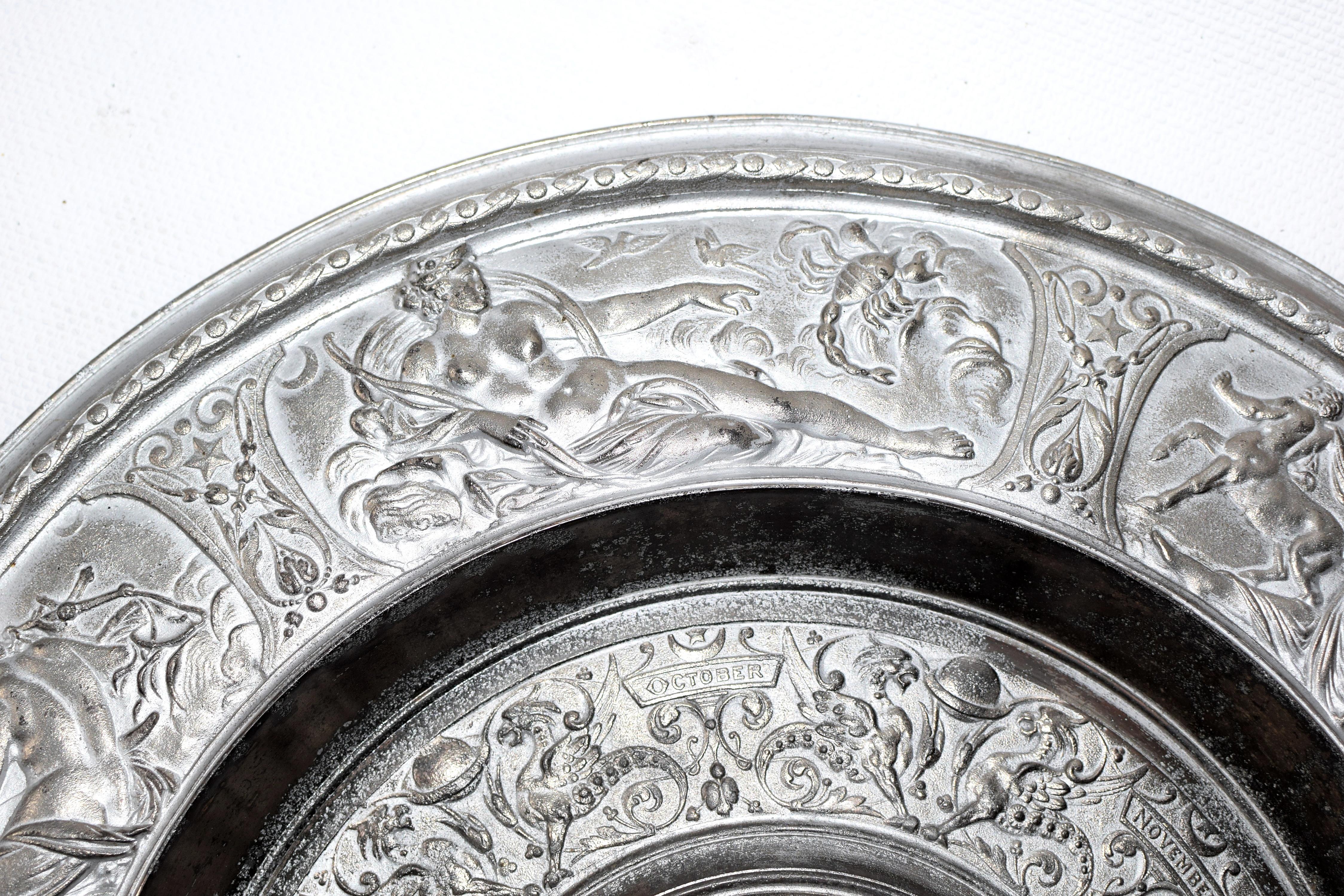Art Nouveau Piastre da parete antiche in ghisa di August Kitschelt, set di 2 in vendita