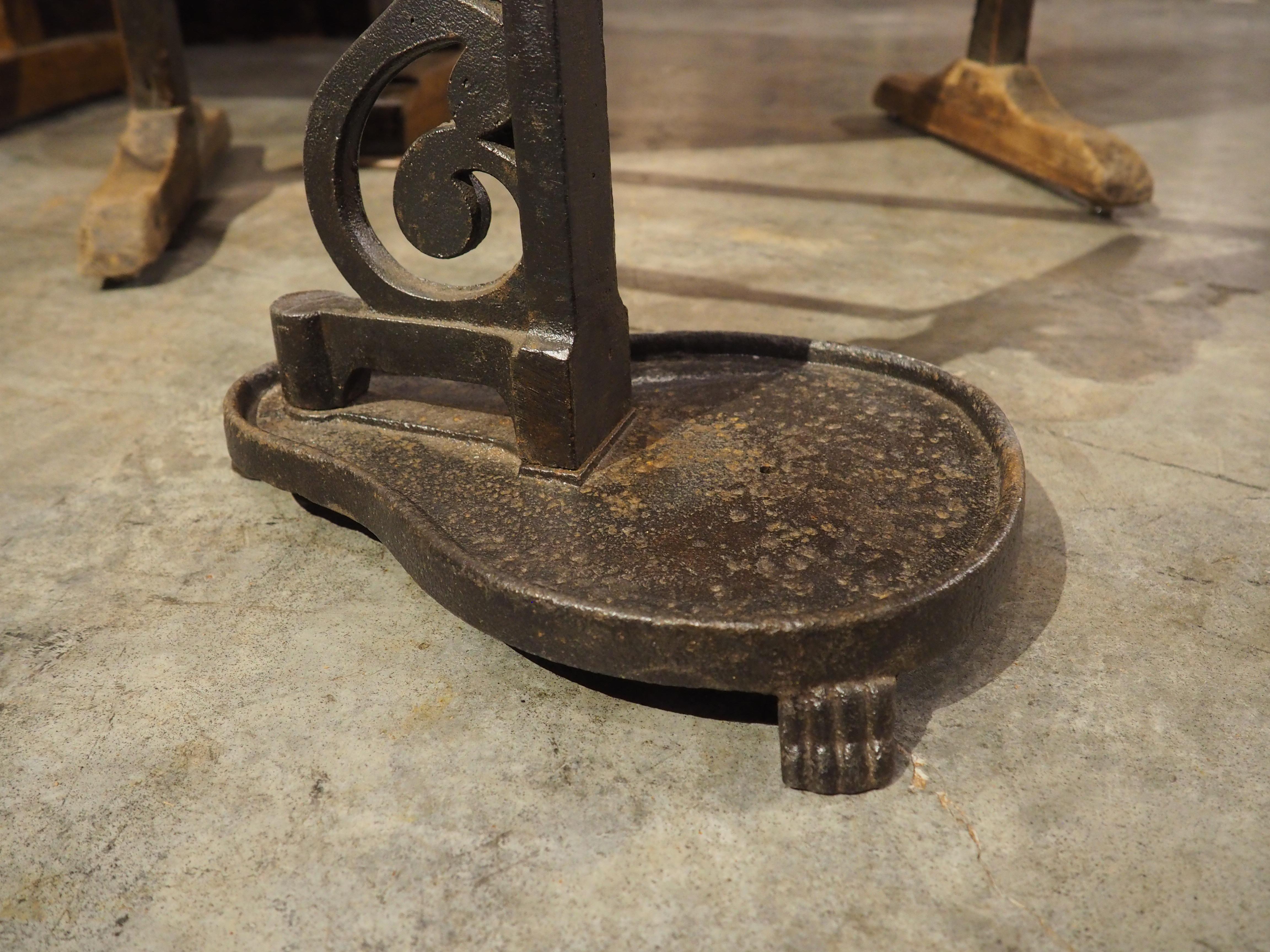 Calco Antica macchina per tappare il vino in ghisa proveniente dalla Francia, circa 1900 in vendita