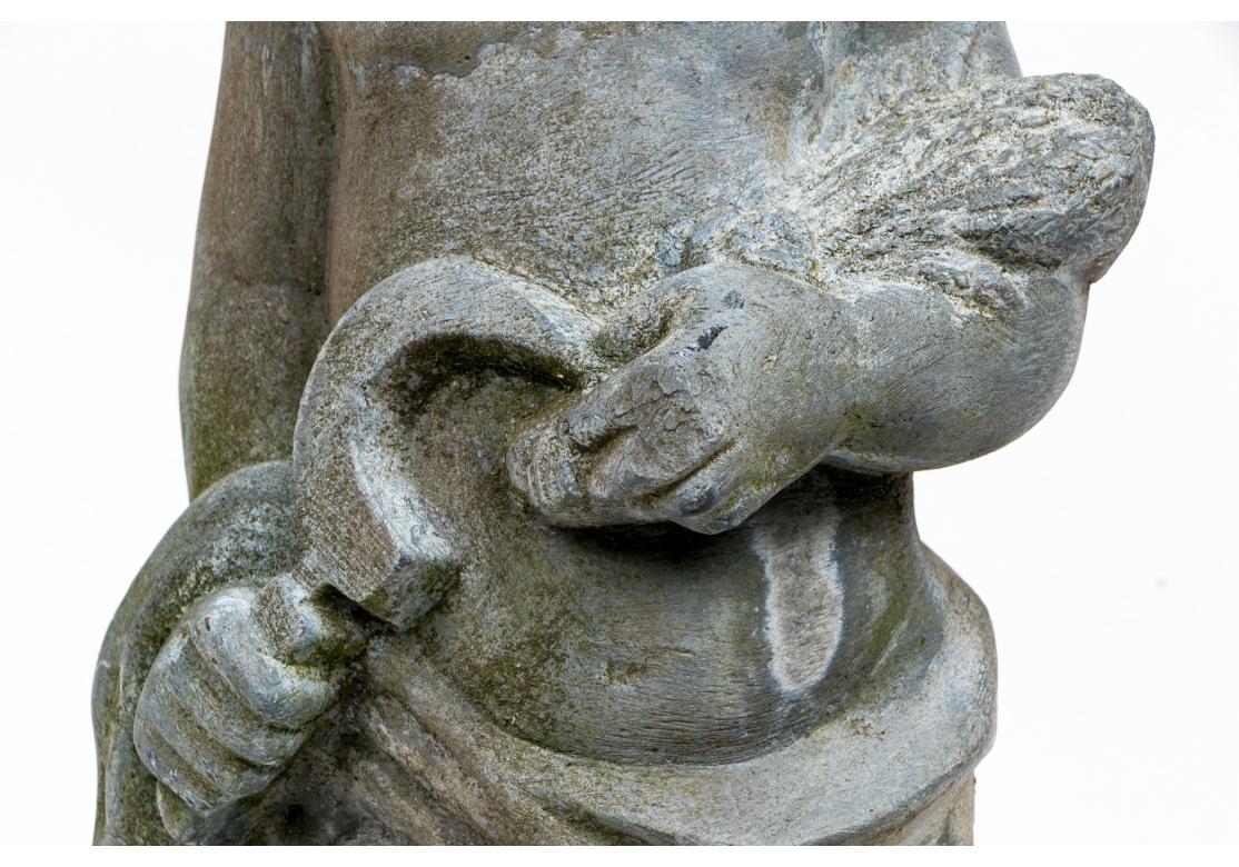 Antike Gartenstatue einer Putte aus Bleiguss im französischen Stil einer Putte mit Weizengarbe-Blatt im Zustand „Starke Gebrauchsspuren“ im Angebot in Bridgeport, CT