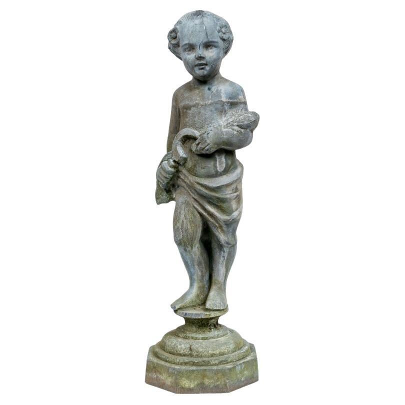 Antigua Estatua de Jardín de Plomo Fundido Estilo Francés de un Putto con Gavilla de Trigo