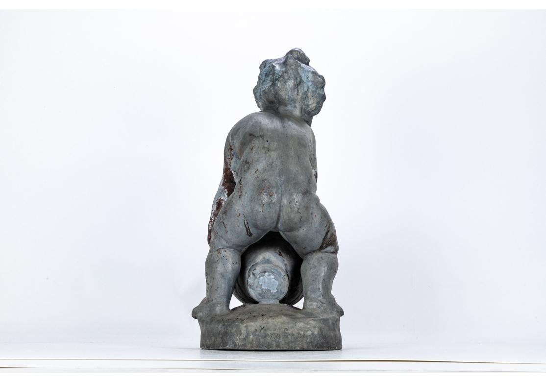 Antigua figura de jardín de plomo fundido de un putto Pintado en venta