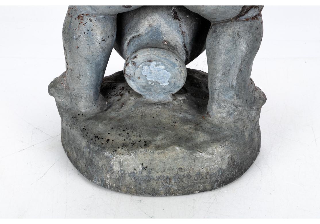 Antigua figura de jardín de plomo fundido de un putto Plomo en venta