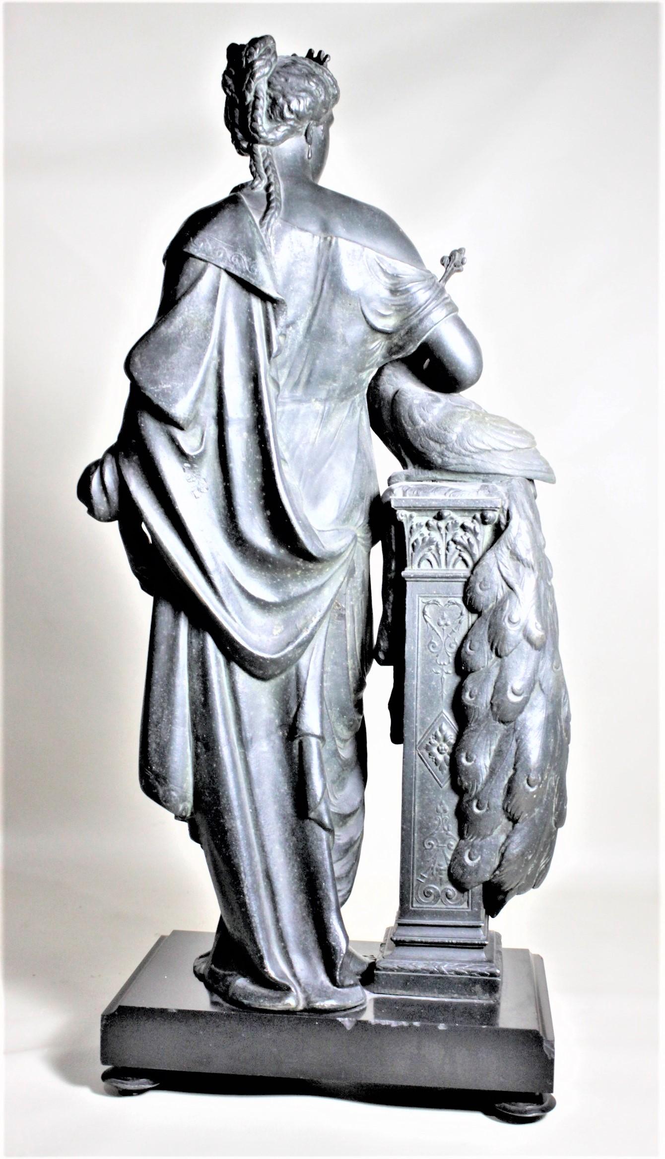 Scultura antica in ghisa neoclassica Donna con pavone su base di marmo in vendita 1