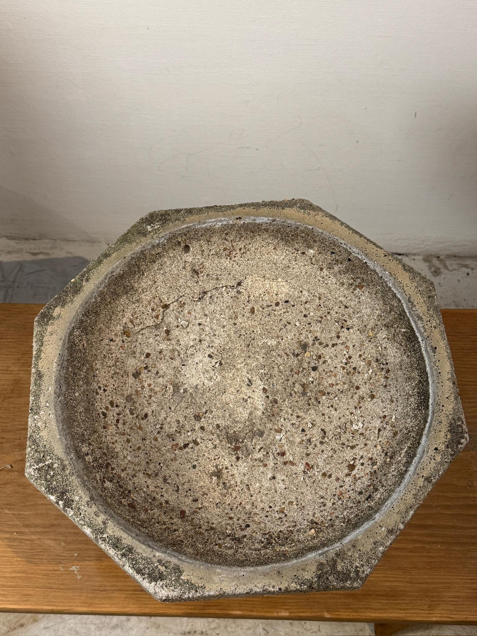 Antiguo adorno de jardín con pileta para pájaros de piedra fundida - Circa 1920 Neoclásico en venta