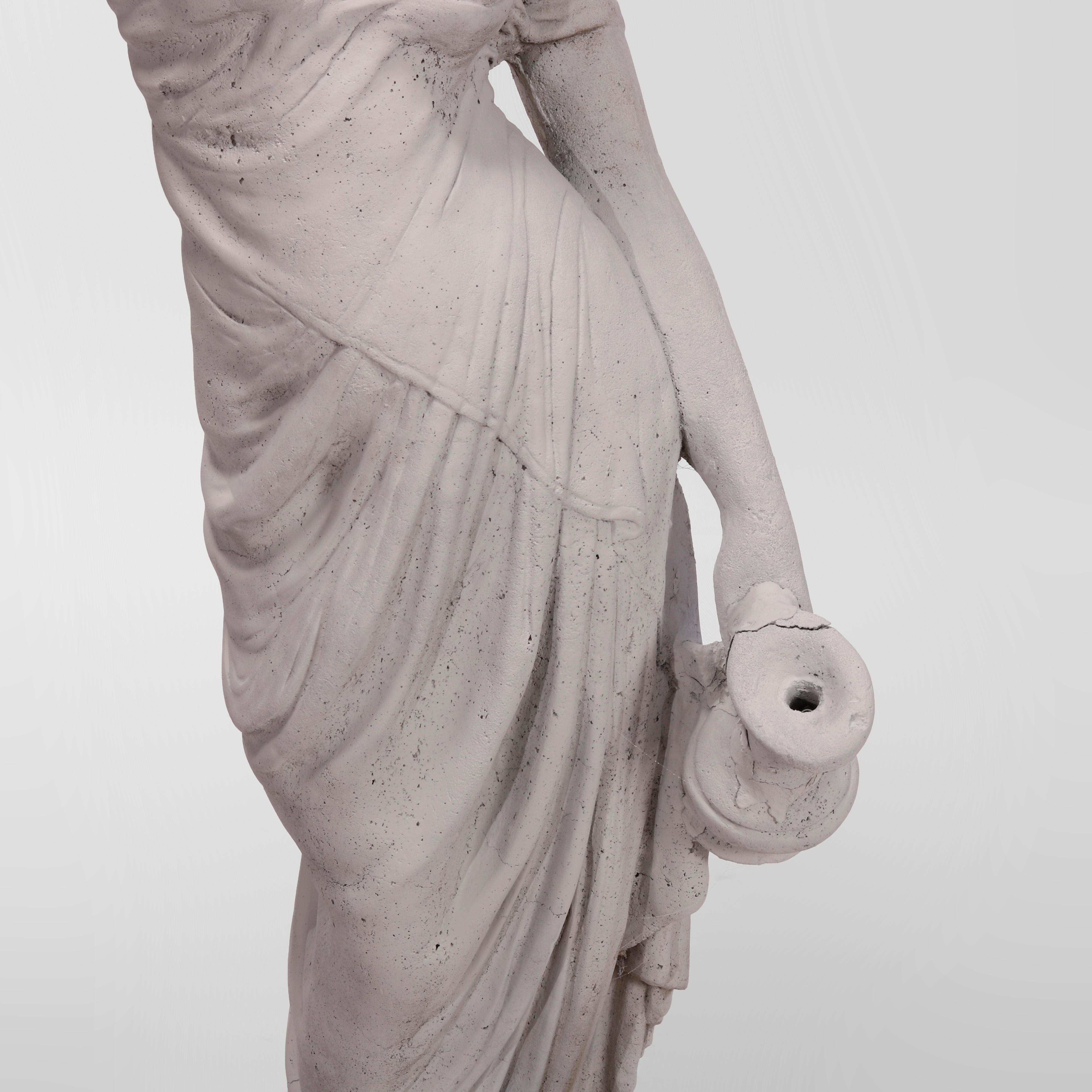 Antike antike Gartenbrunnenfigur aus Steinguss mit klassischer Frau und Gefäß, um 1920 3