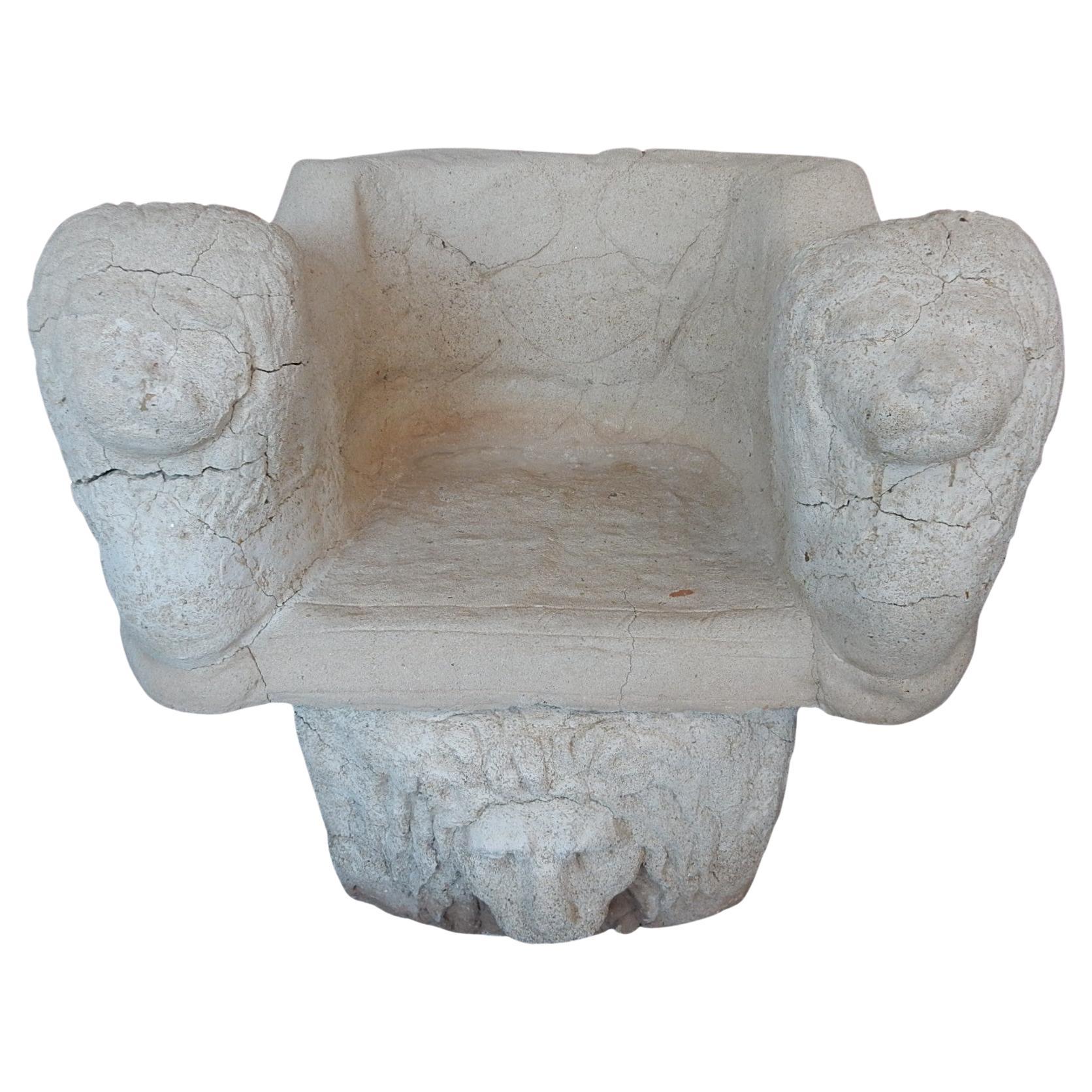 20ième siècle Chaises anciennes en pierre moulée pour le trône d'un lion de jardin en vente