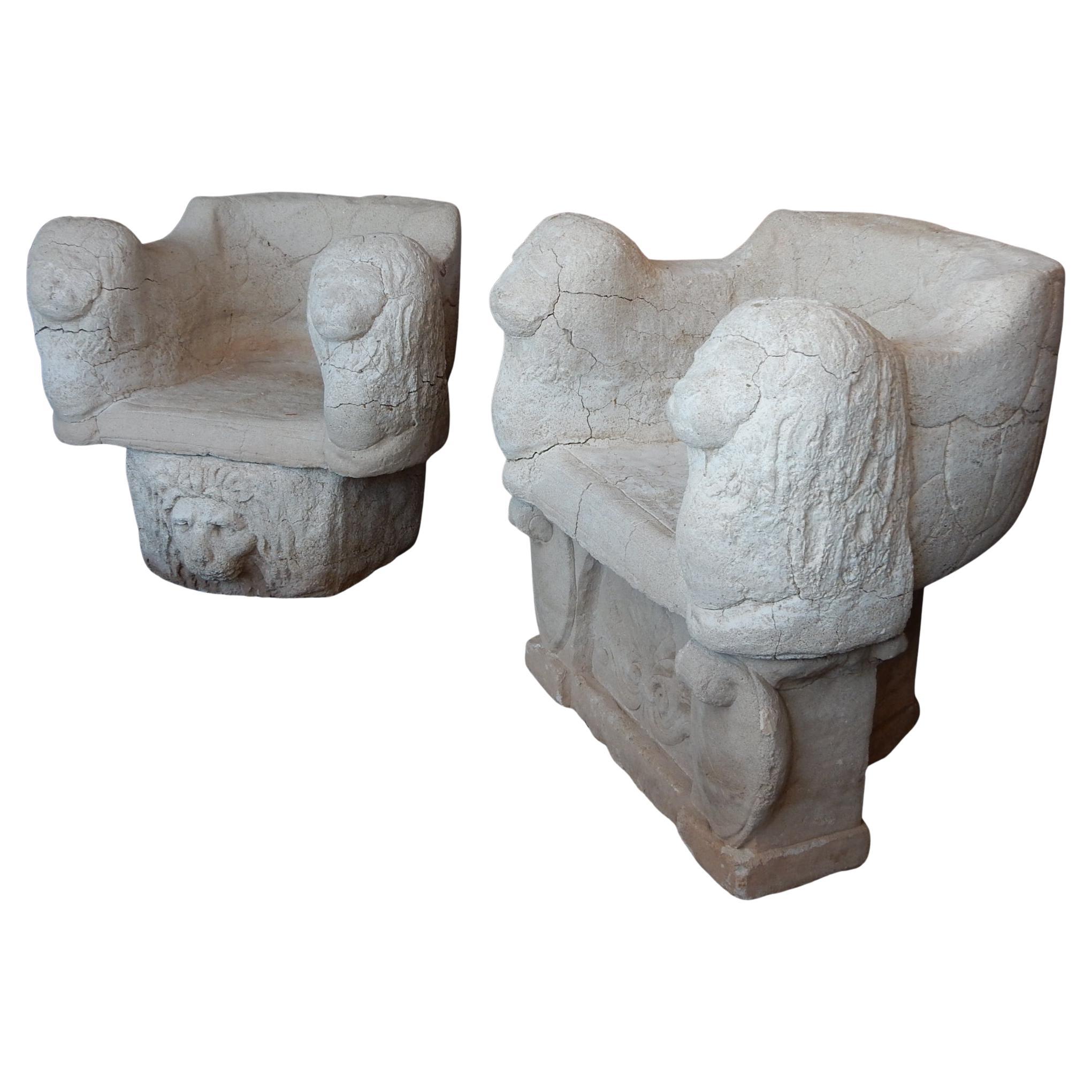 Chaises anciennes en pierre moulée pour le trône d'un lion de jardin en vente