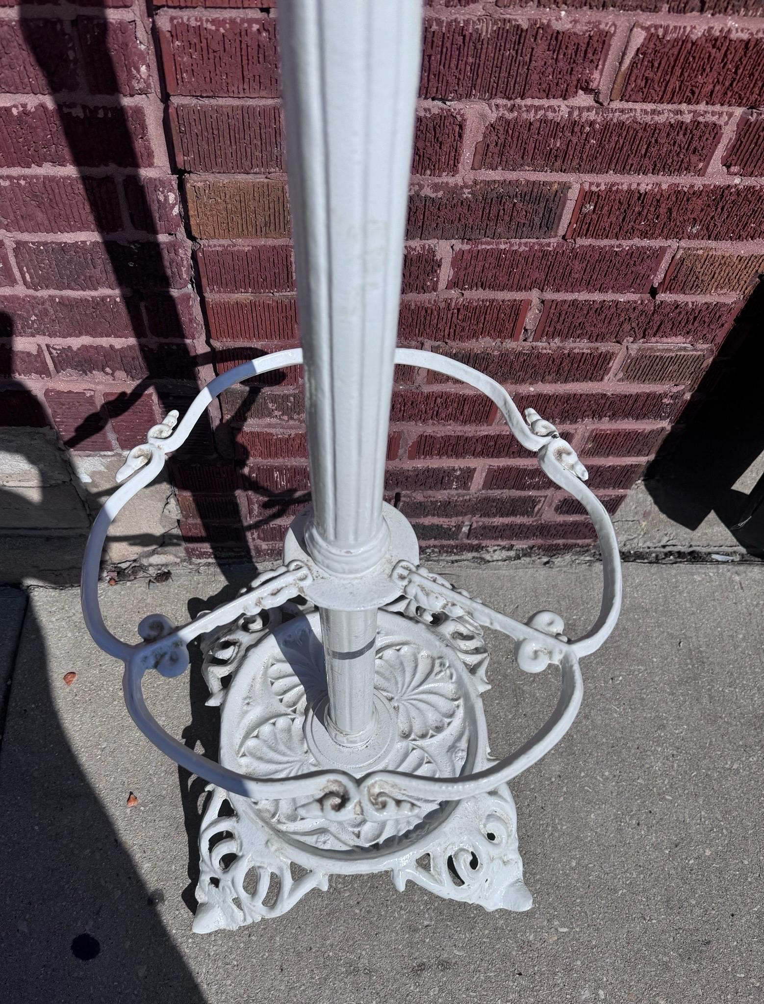 Antique Cast Wrought Iron White Painted Hall Tree In Good Condition For Sale In Chicago, IL
