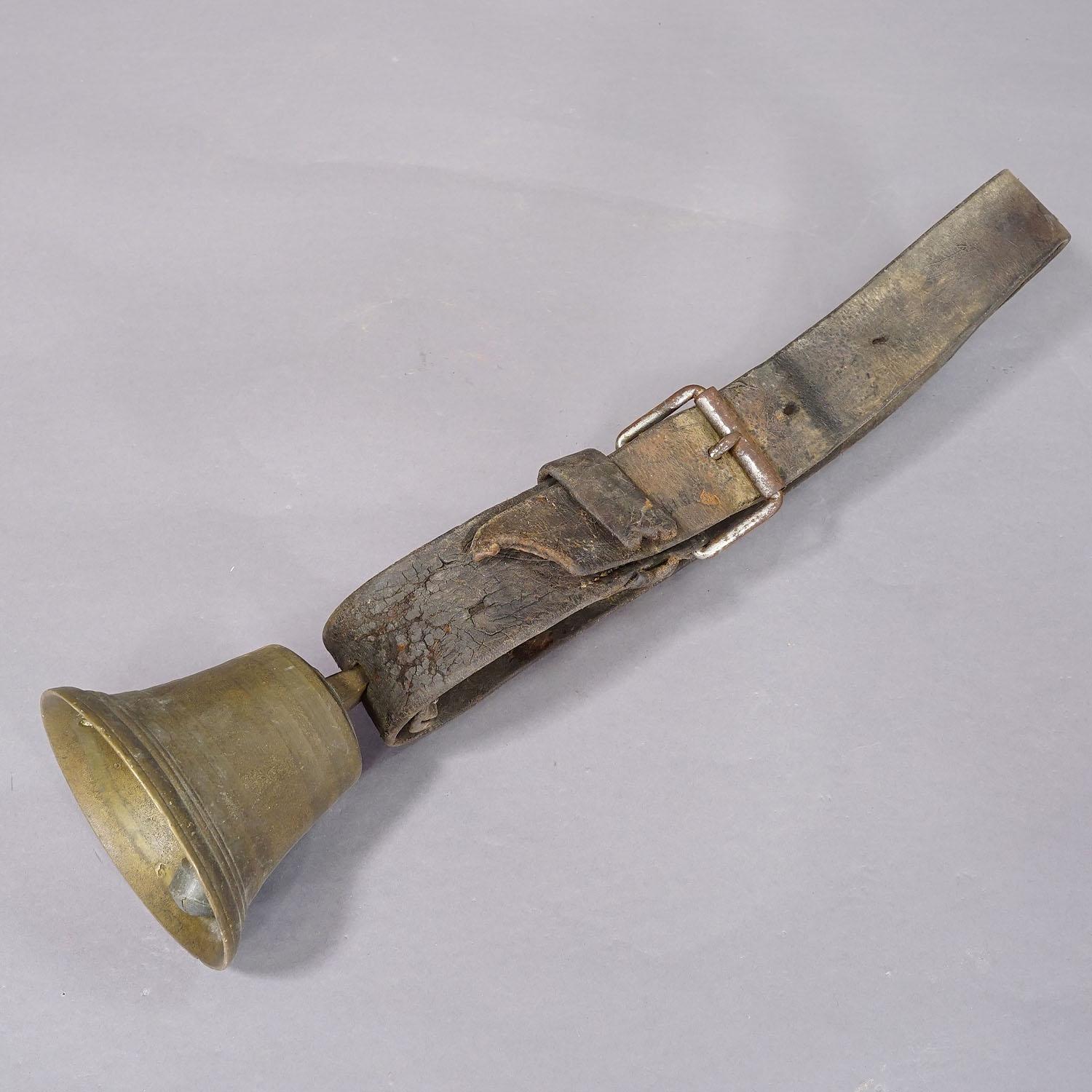 Antique Casted Bronze Cattle Bell Made in Switzerland ca. 1900s For Sale 1
