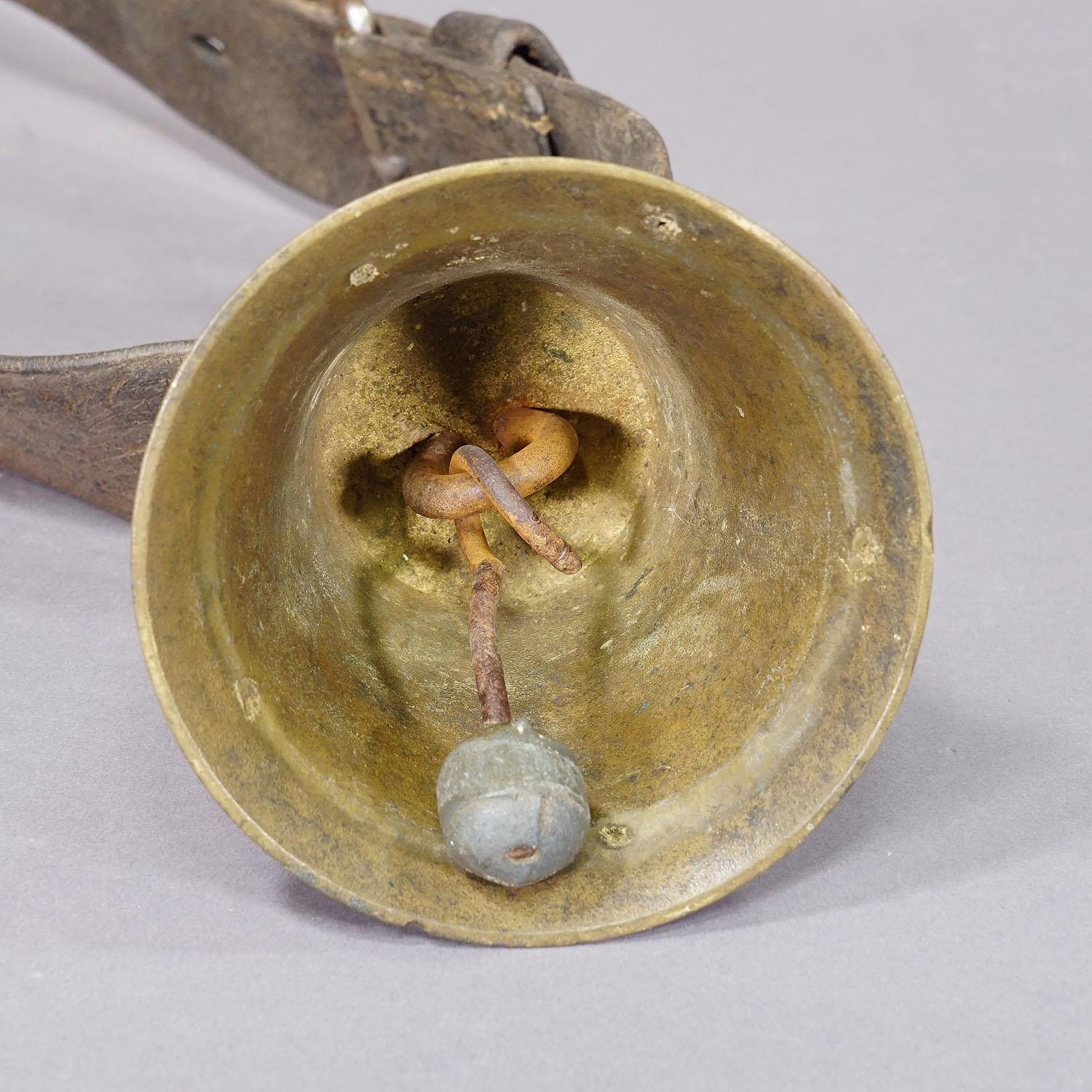 Antique Casted Bronze Cattle Bell Made in Switzerland ca. 1900s For Sale 3