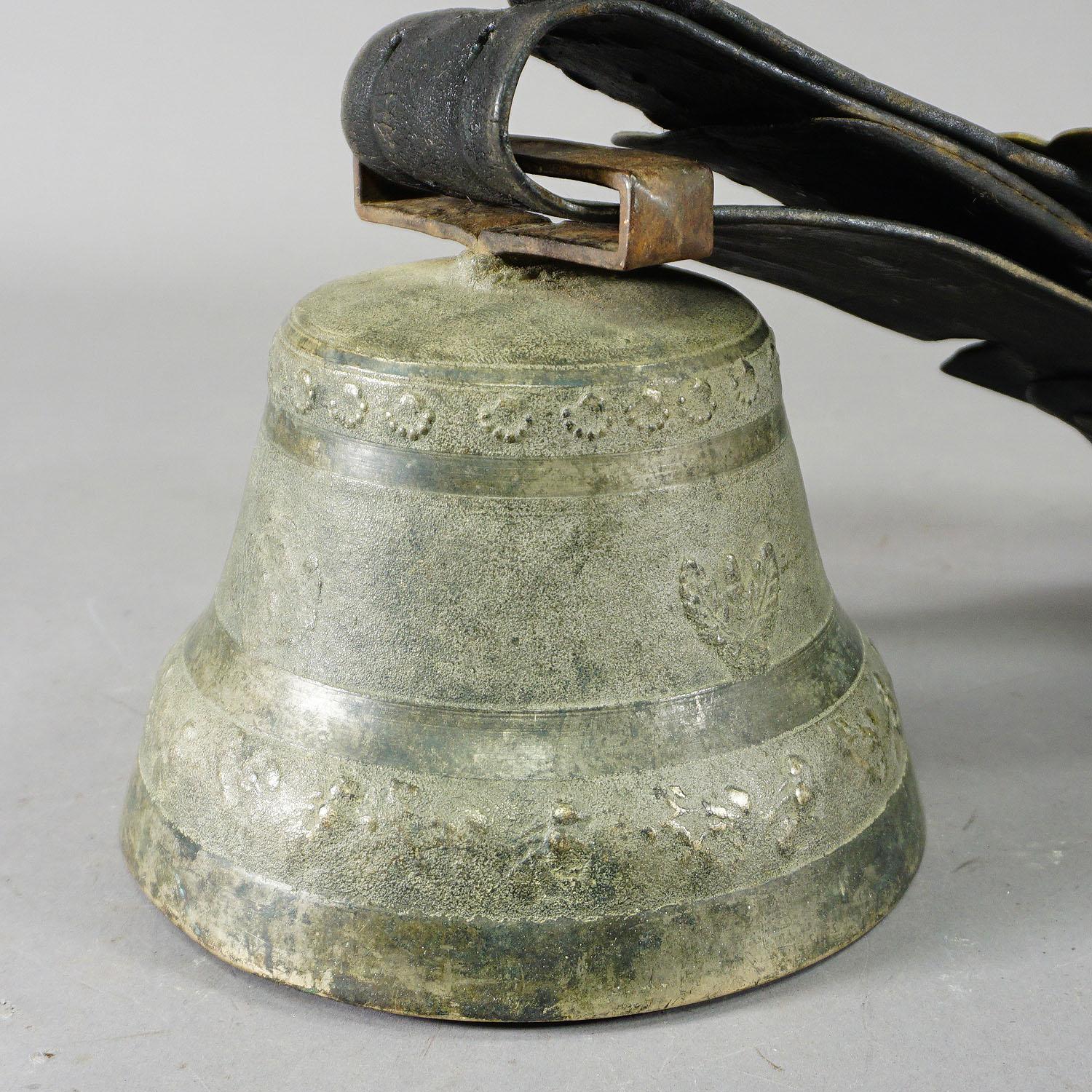 Black Forest Antique Casted Bronze Cow Bell Made in Switzerland, ca. 1930 For Sale