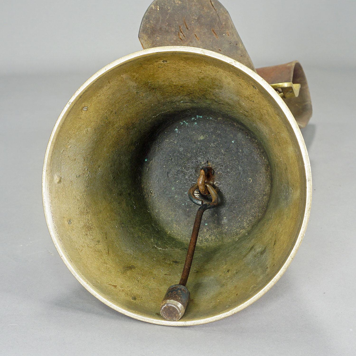 Antique Casted Bronze Cow Bell with Leather Strap, Switzerland, ca. 1900 In Good Condition In Berghuelen, DE