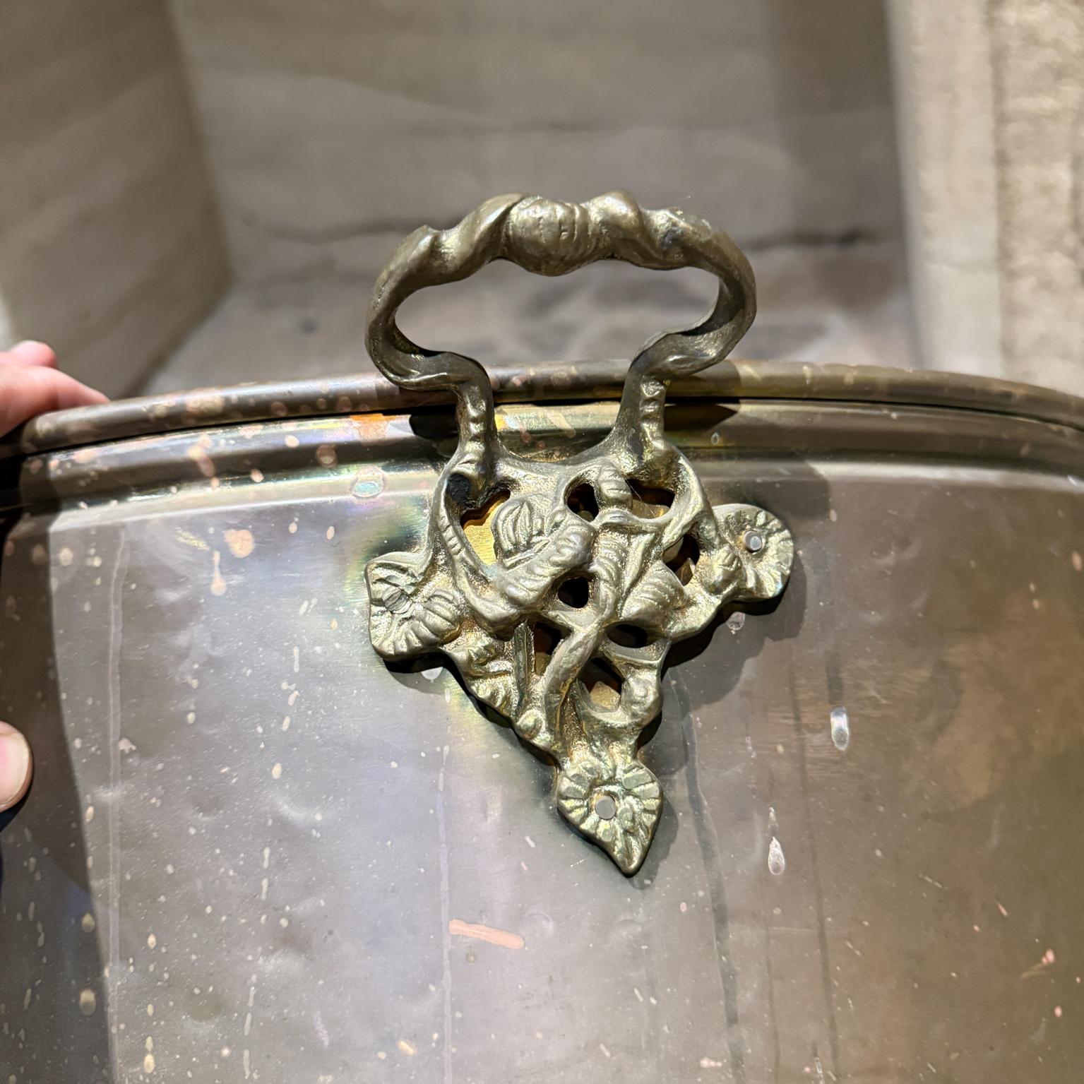 Antike kastilischen Importe Messing Eimer Jardinière Pflanzer Korb (20. Jahrhundert) im Angebot
