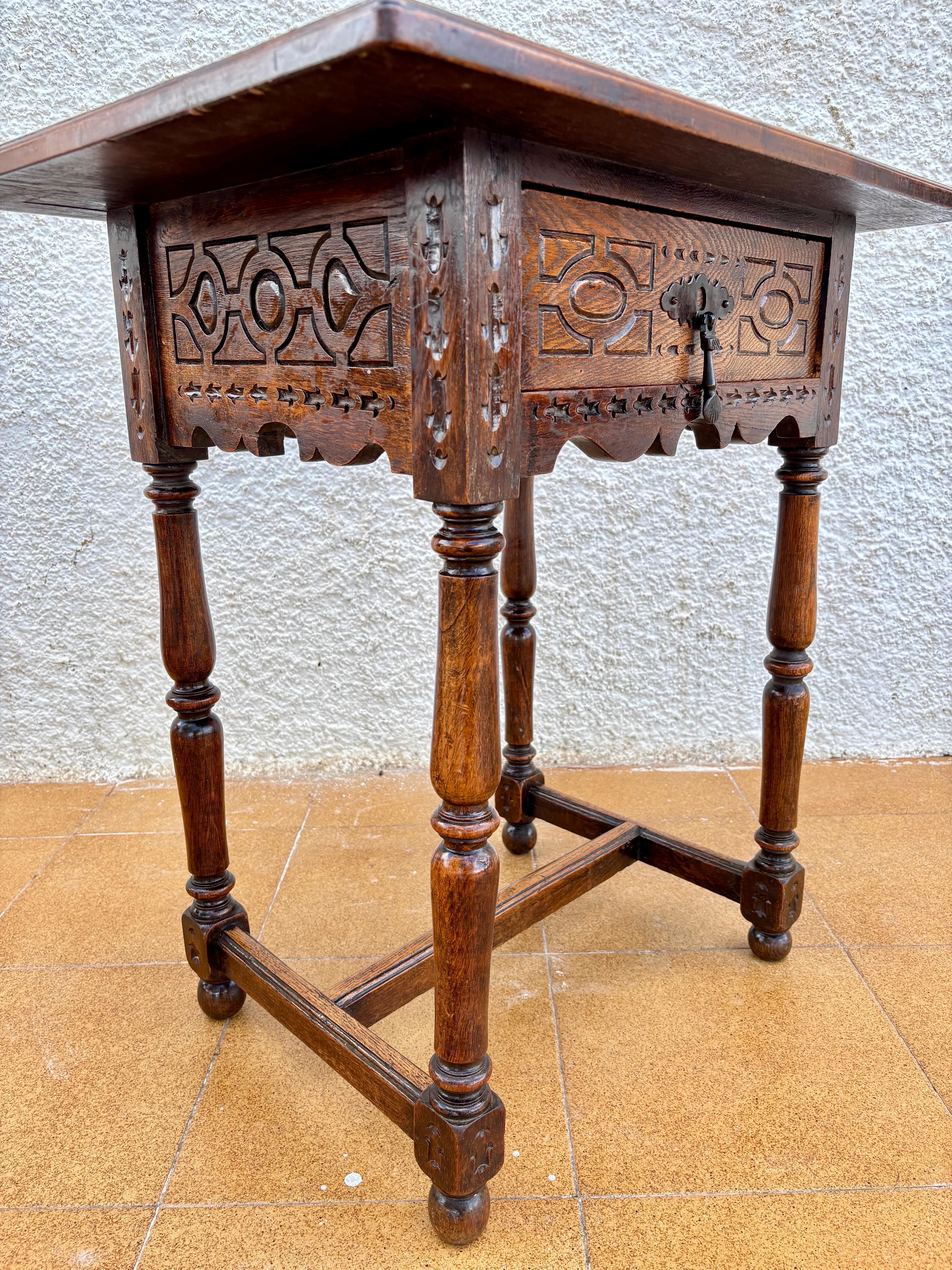 Baroque Antique Castilian Oak Side Table With One Carved Drawer, 1920s en vente