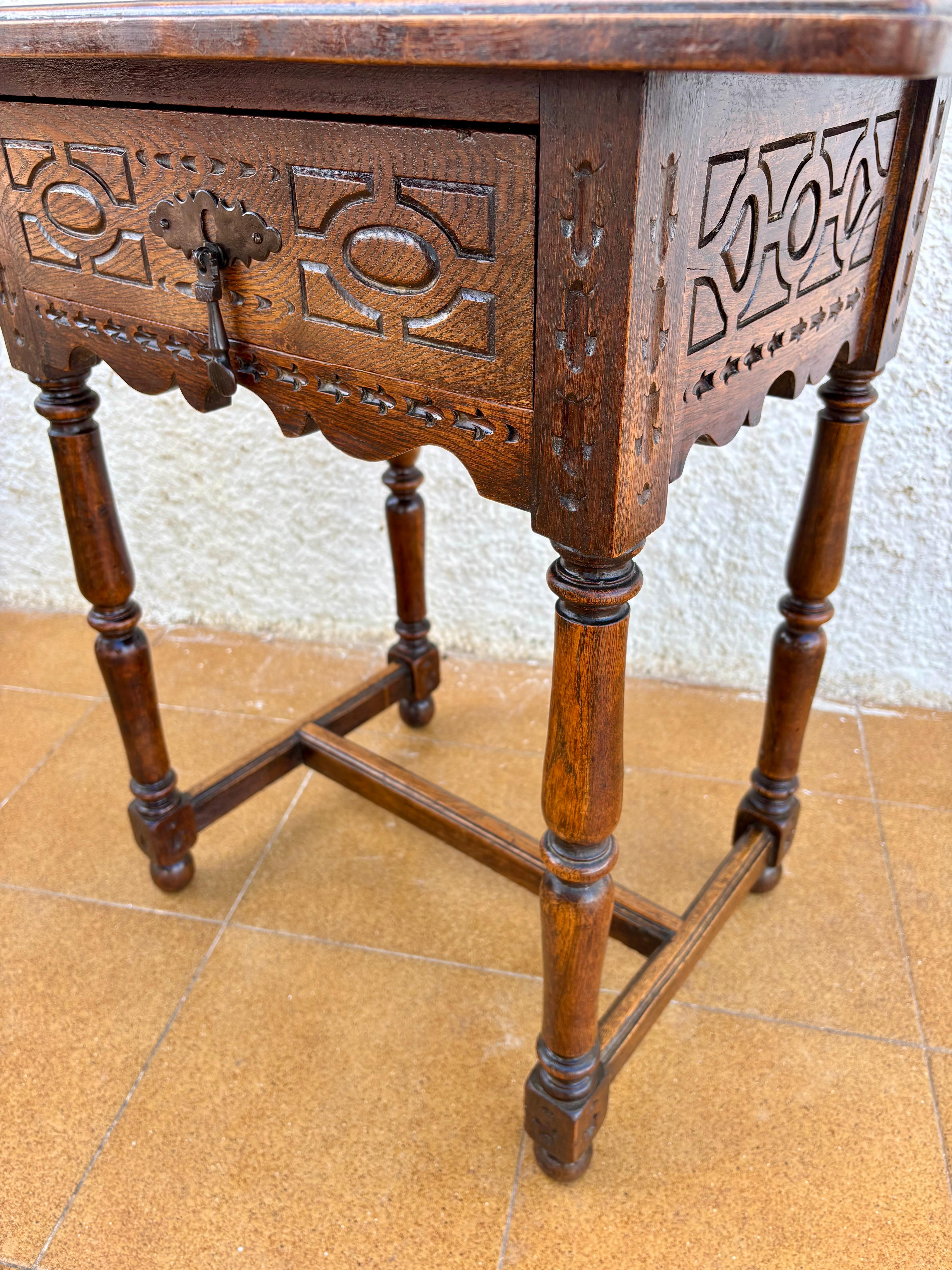 Espagnol Antique Castilian Oak Side Table With One Carved Drawer, 1920s en vente