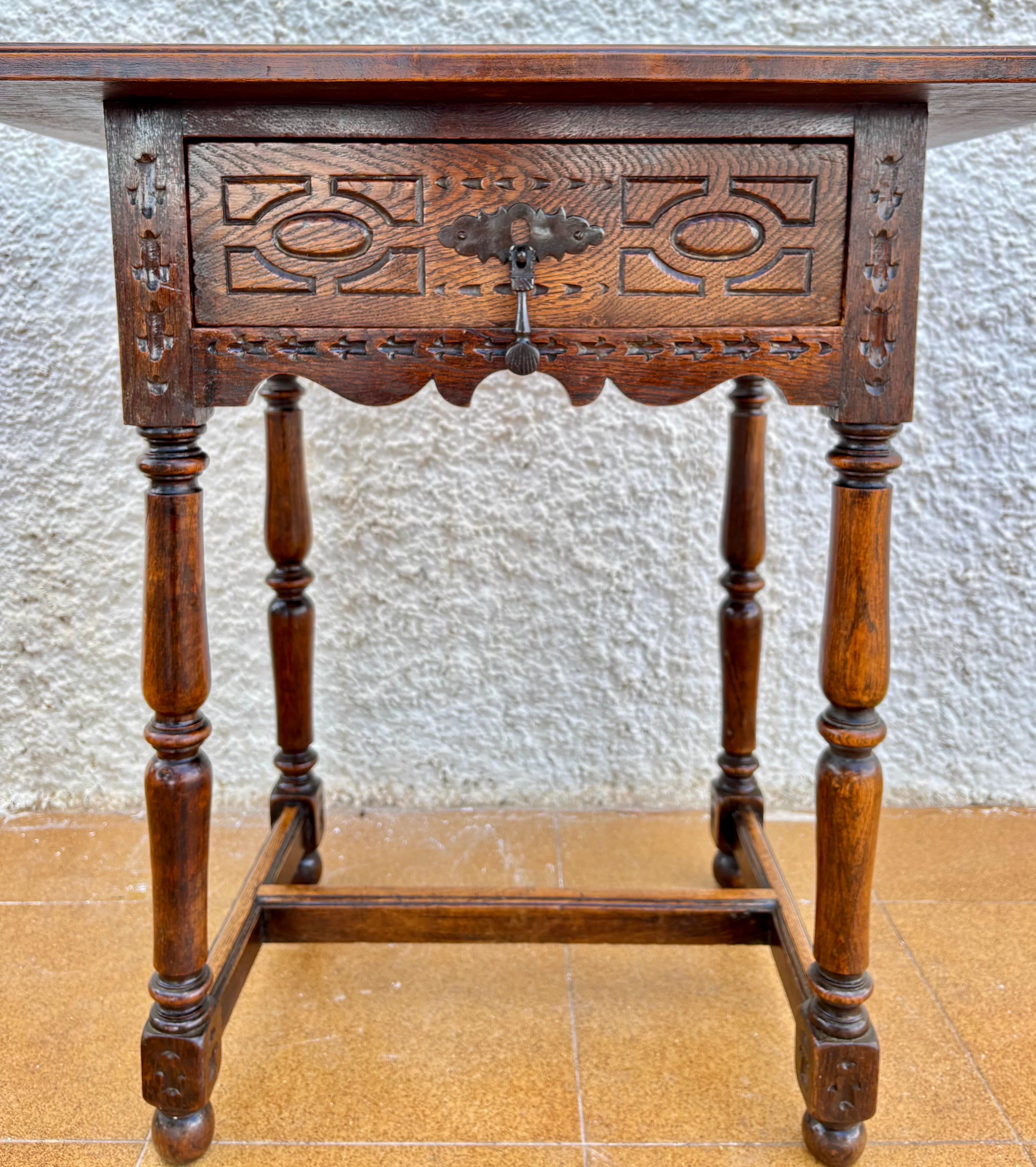 Fer forgé Antique Castilian Oak Side Table With One Carved Drawer, 1920s en vente