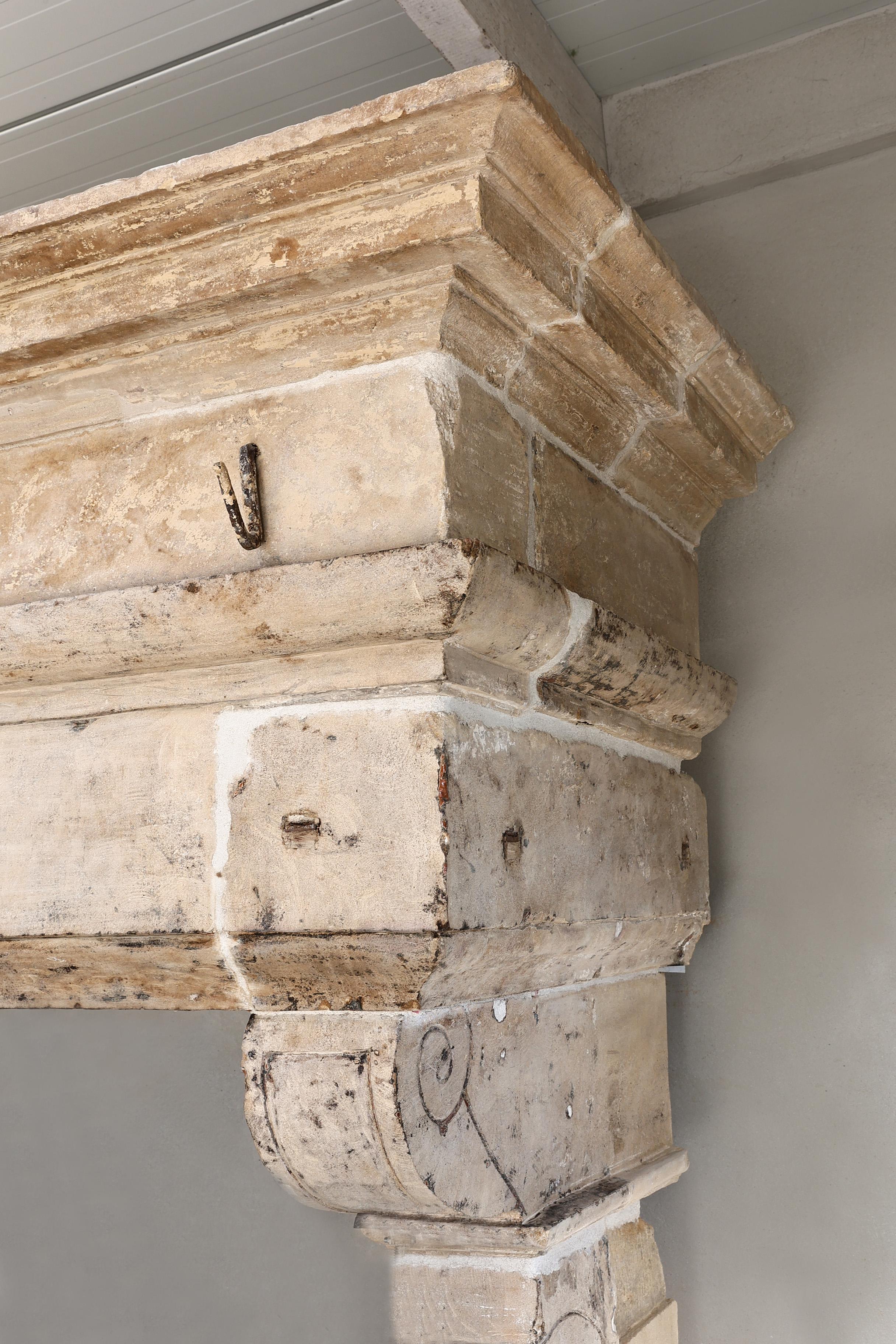 Beeindruckender antiker Kamin im Angebot 3