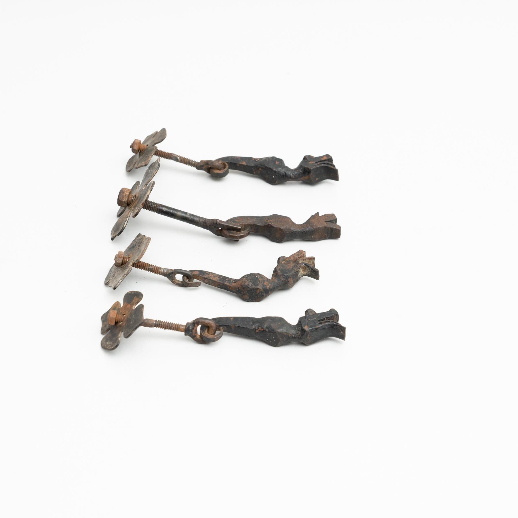 Antiguo Tirador de Metal Modernista Catalán, circa 1920 Moderno orgánico en venta