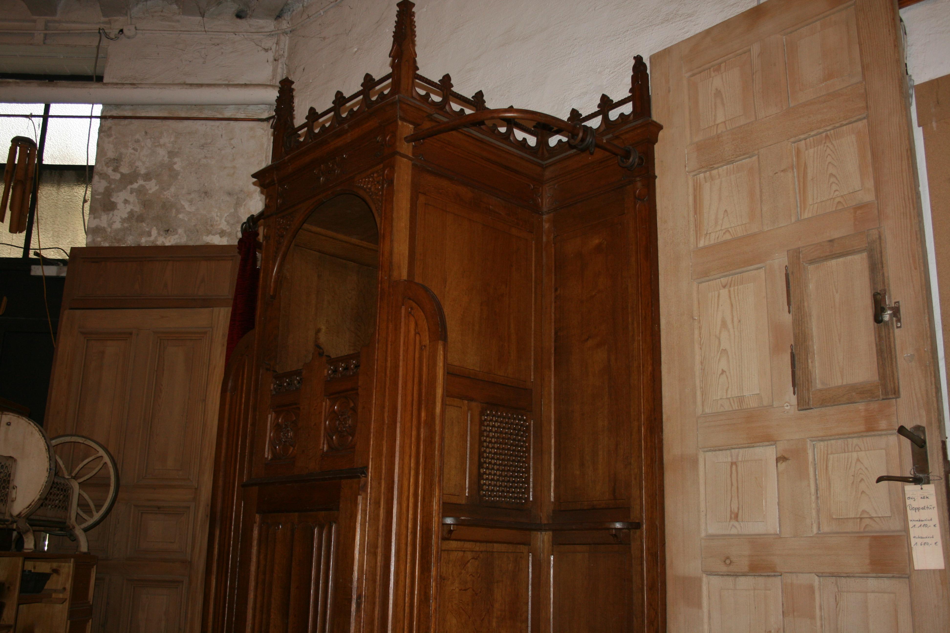 Antique Catholic Confessional from Liège, Solid Oak, Late 19th Century 5