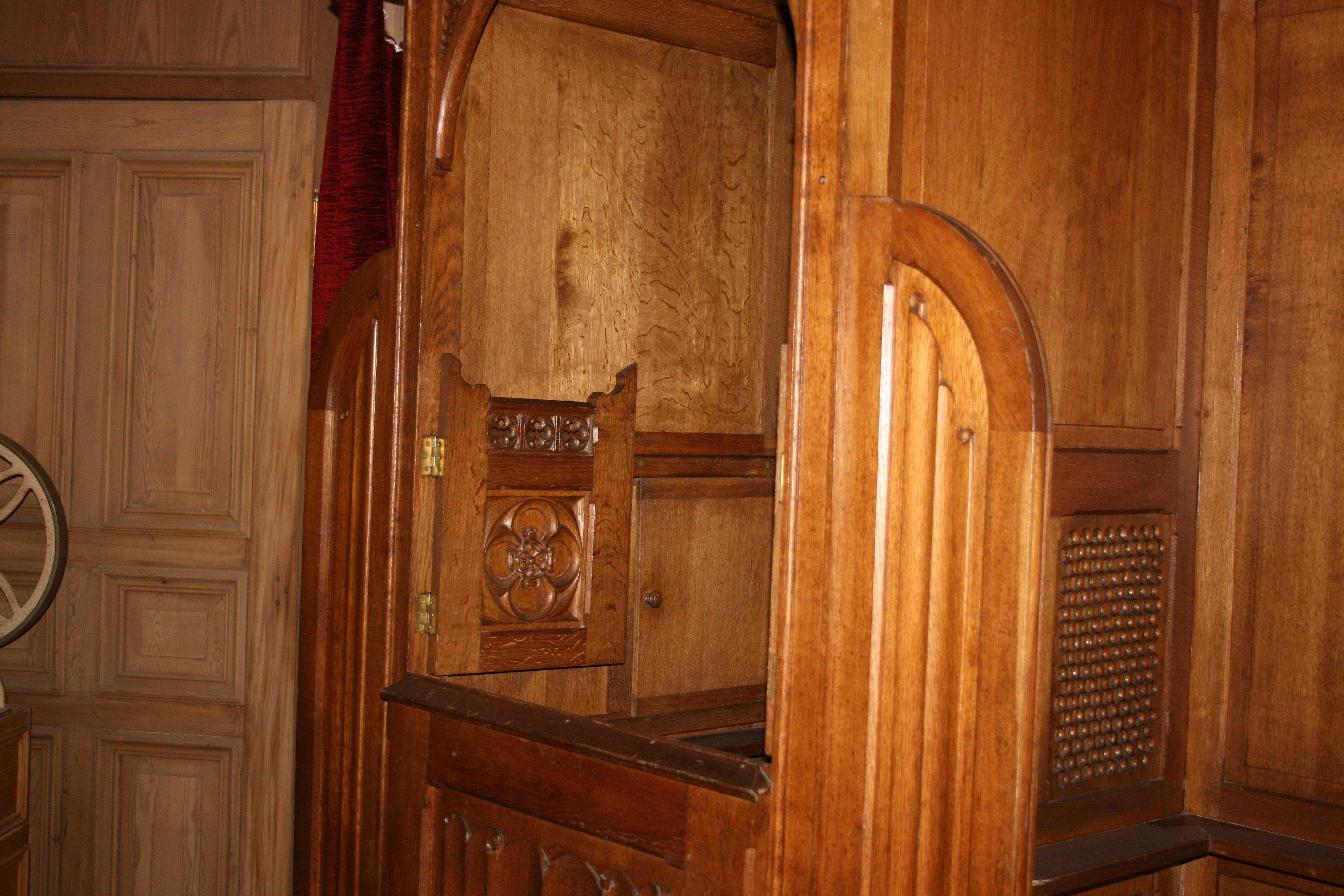 Antique Catholic Confessional from Liège, Solid Oak, Late 19th Century 6