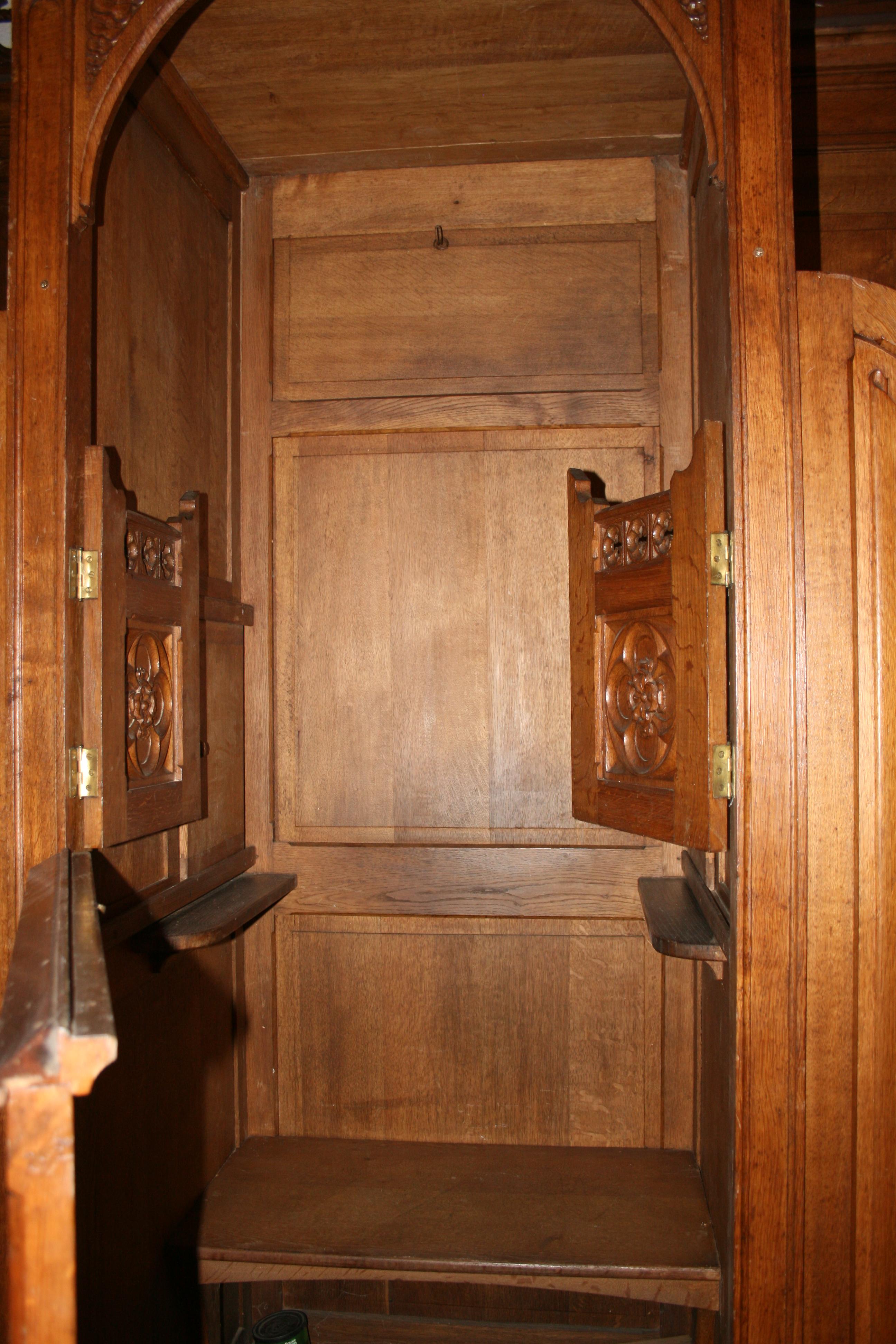 Antique Catholic Confessional from Liège, Solid Oak, Late 19th Century 8