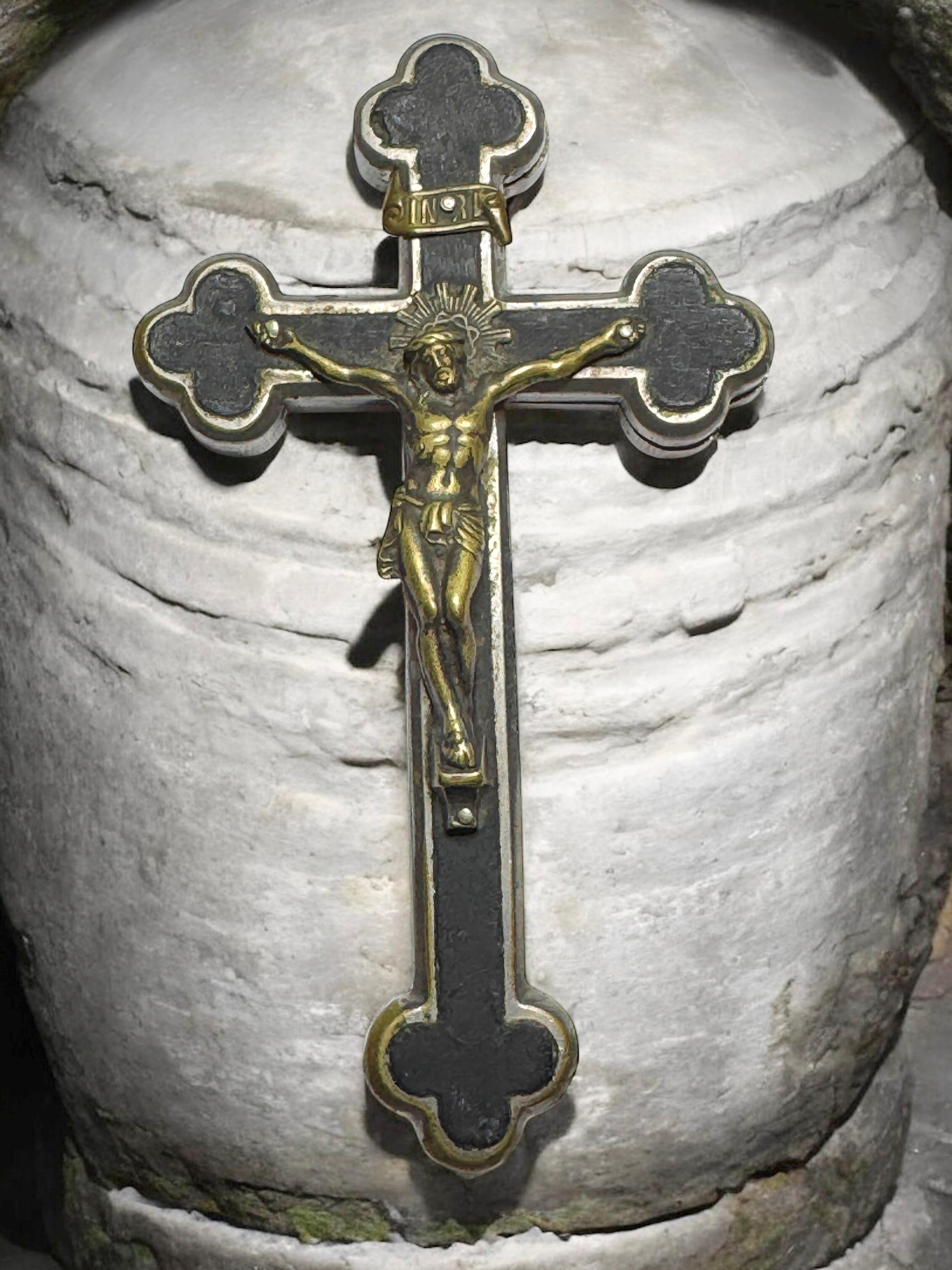 Antique Catholic Reliquary Box Crucifix Pendant with 18 Relics of Saints 3