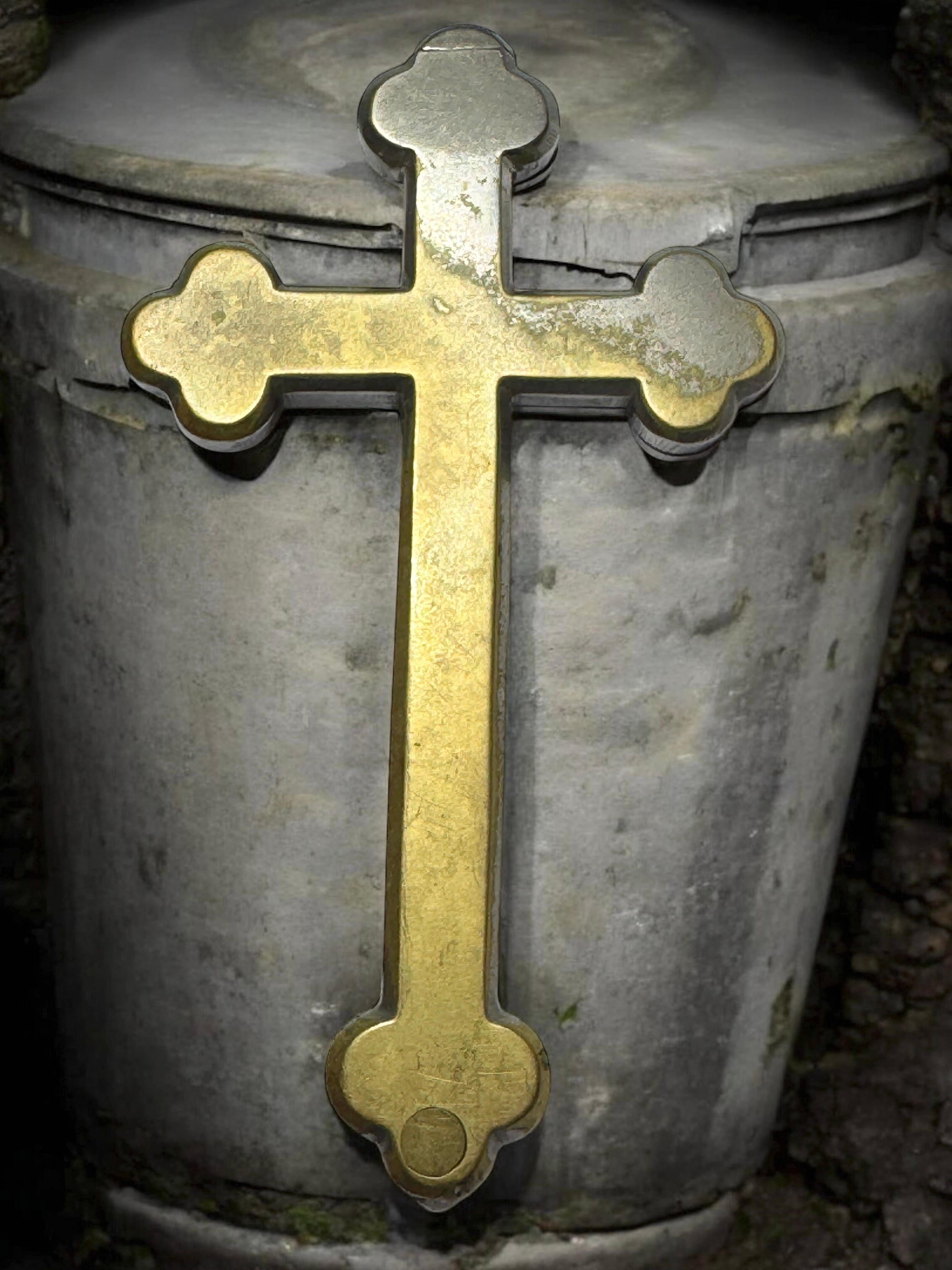 Antique Catholic Reliquary Box Crucifix Pendant with 18 Relics of Saints 11