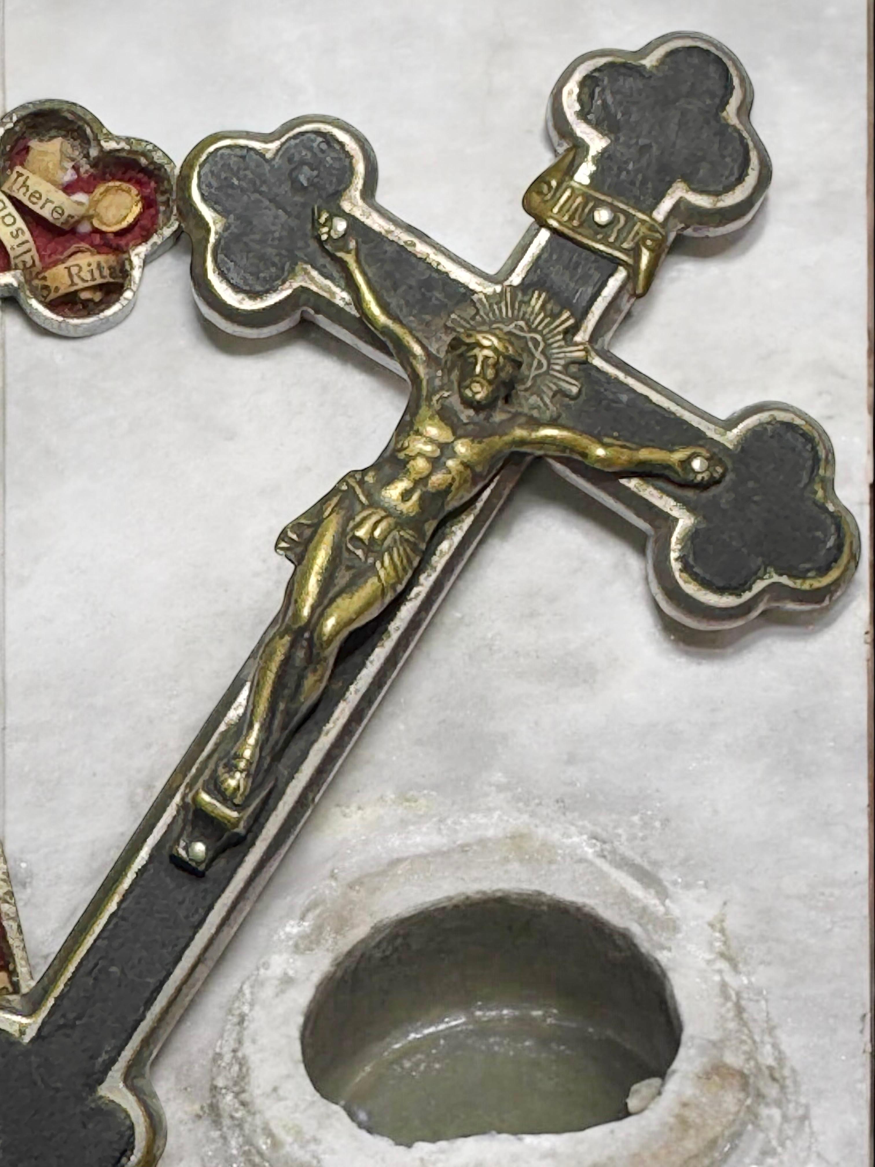 Antique Catholic Reliquary Box Crucifix Pendant with 18 Relics of Saints 1