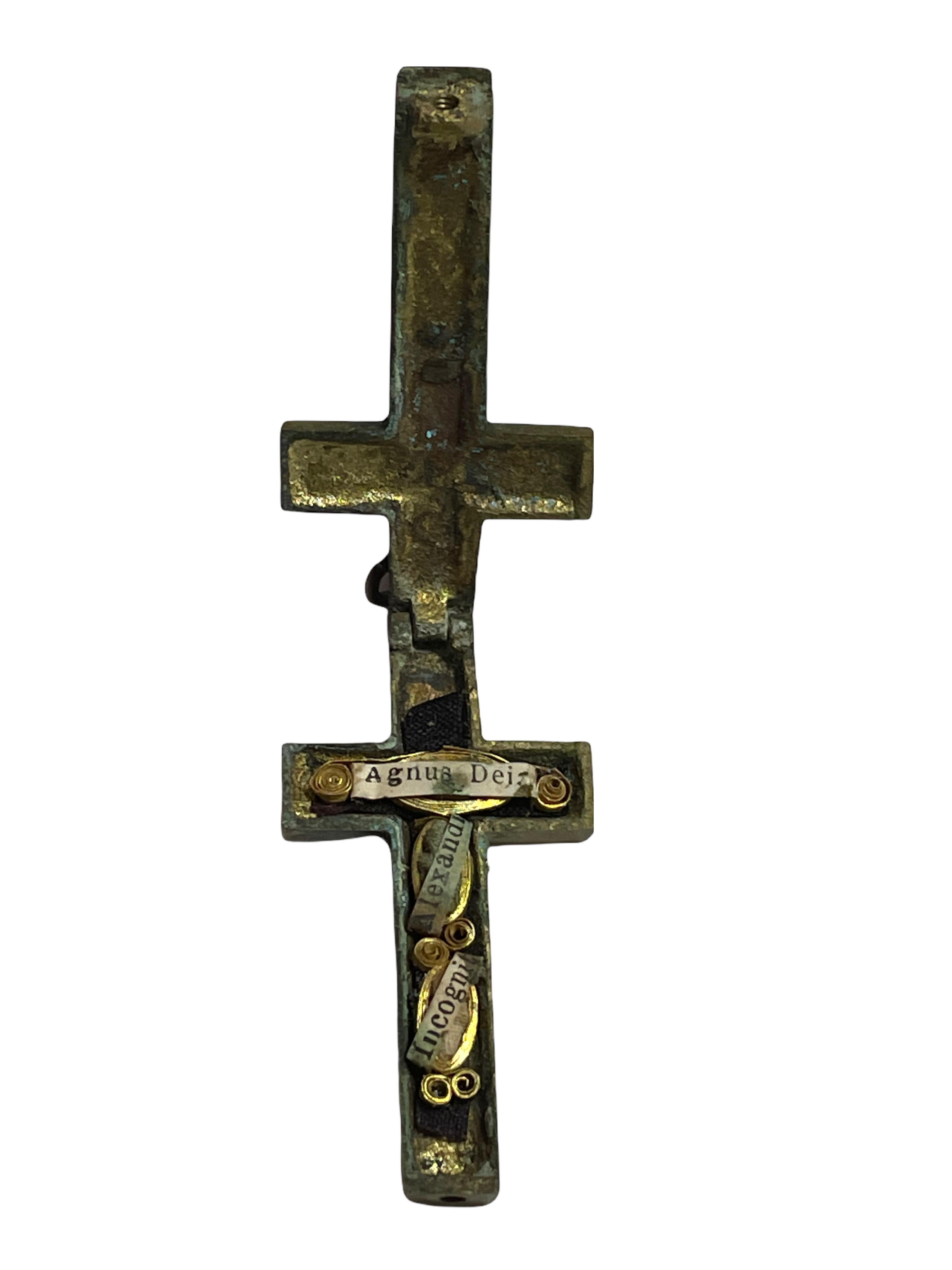 Antique Catholic Reliquary Box Crucifix Pendant with Relics of Saint Catherine In Good Condition In Nuernberg, DE