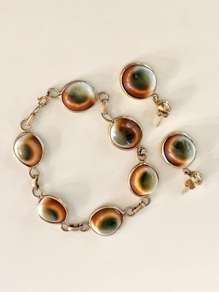 Antique Cat's Eye Operculum Snail 14 Karat Yellow Gold Bracelet and