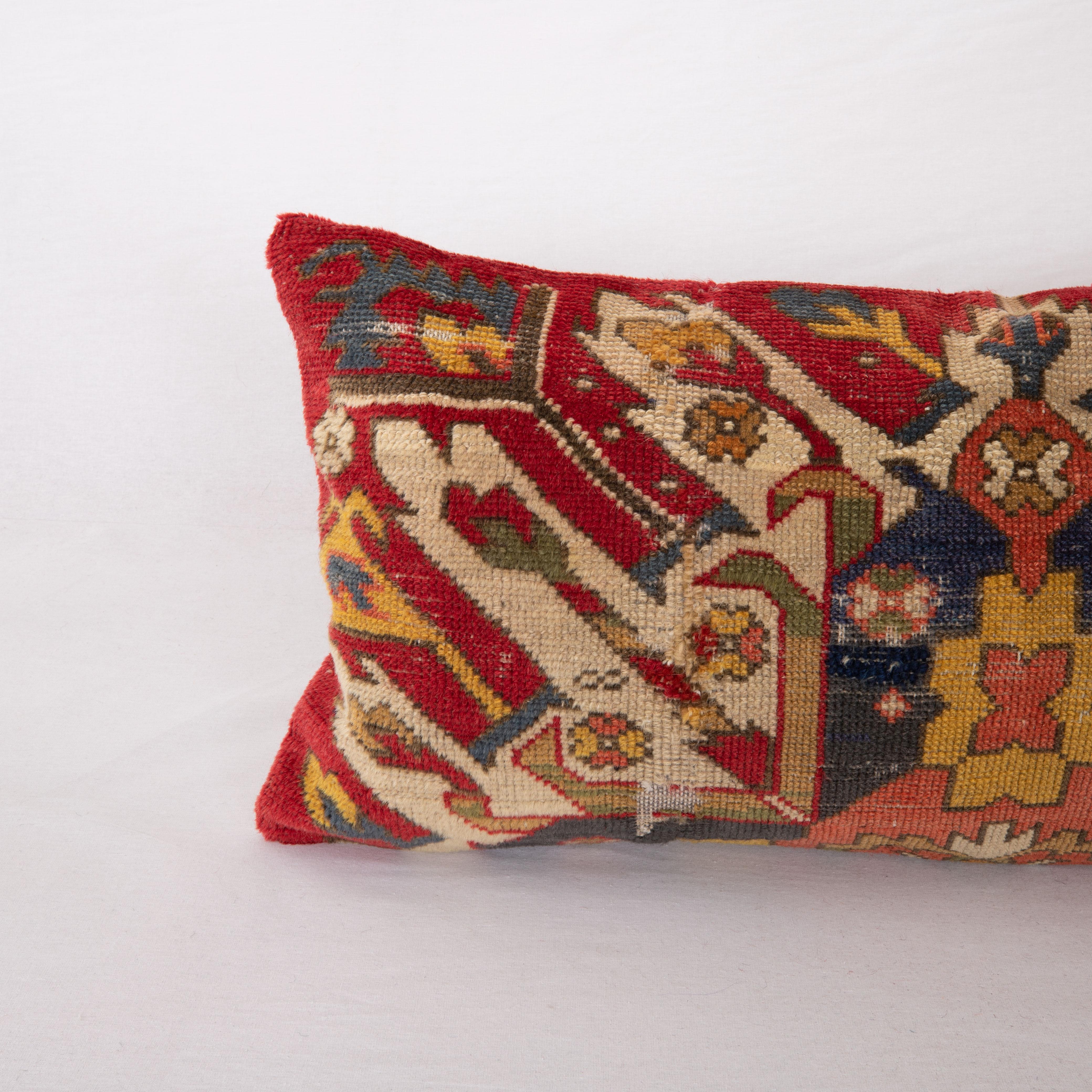 Caucasien Tapis caucasien ancien recouvert d'un coussin, début du 20e siècle en vente