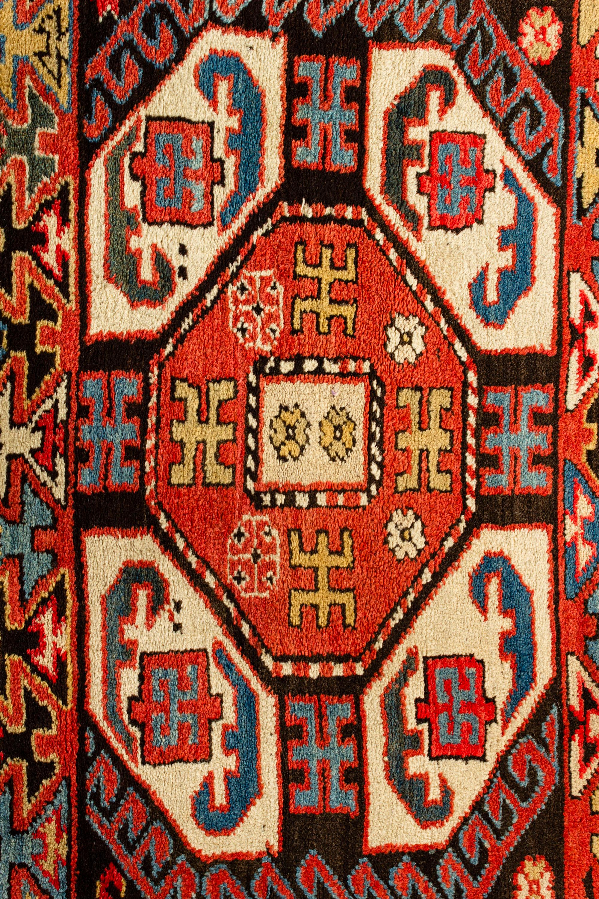 Tapis caucasien ancien Kuba d'Alpan, vers 1890  4'3 x 6'5 en vente 1
