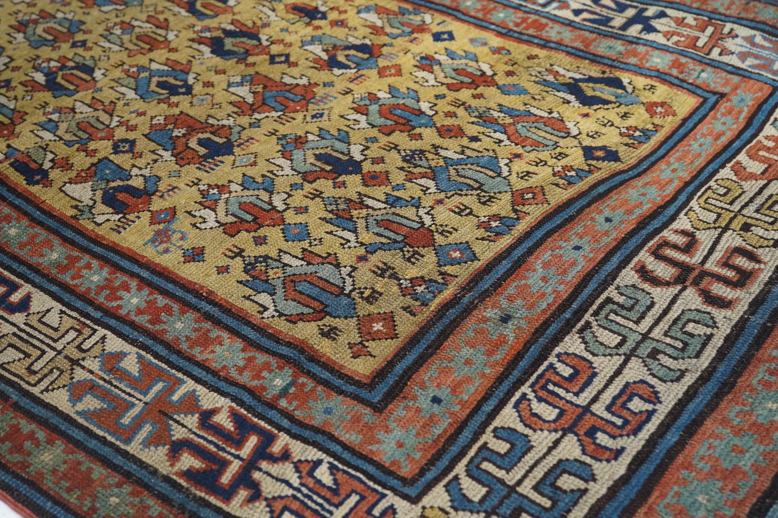 Caucasien Tapis du Caucase ancien 3'8'' x 5'10'' en vente