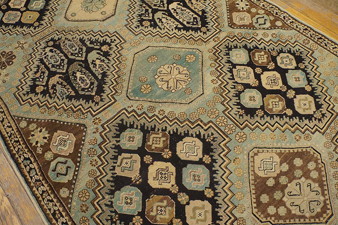 Kaukasischer Baku-Teppich des 19. Jahrhunderts ( 1,44 m x 1,88 m – 133 x 265 cm)  im Angebot 1