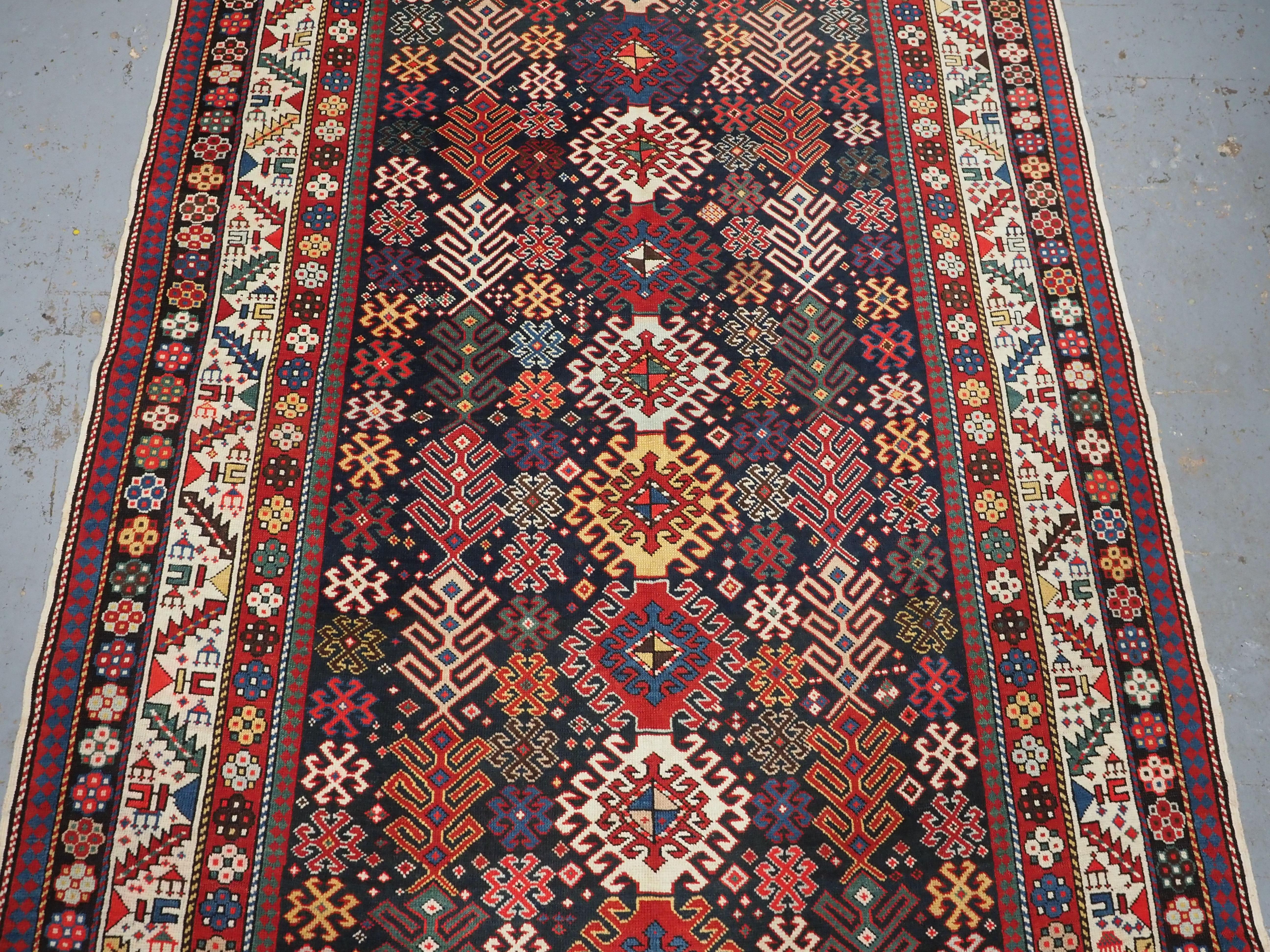 Antique Caucasian Dagestan long rug with hooked medallion design.  Circa 1890. In Good Condition For Sale In Moreton-In-Marsh, GB