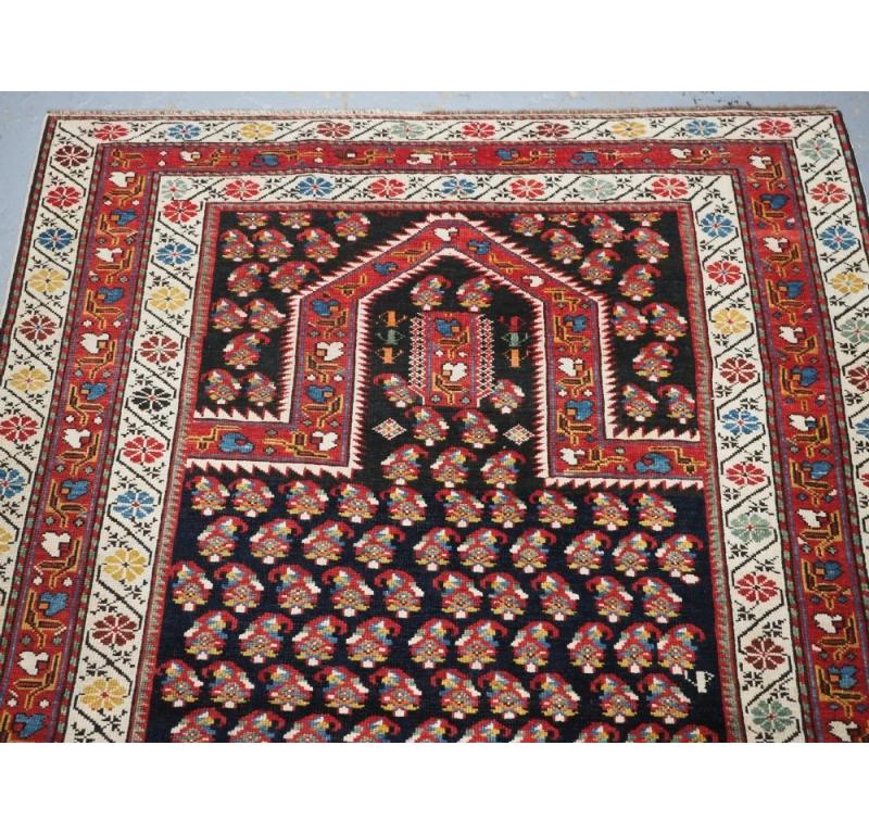 Antiker kaukasischer Dagestan-Gebetteppich mit kleinem Boteh-Design, um 1890 (Kaukasisch) im Angebot