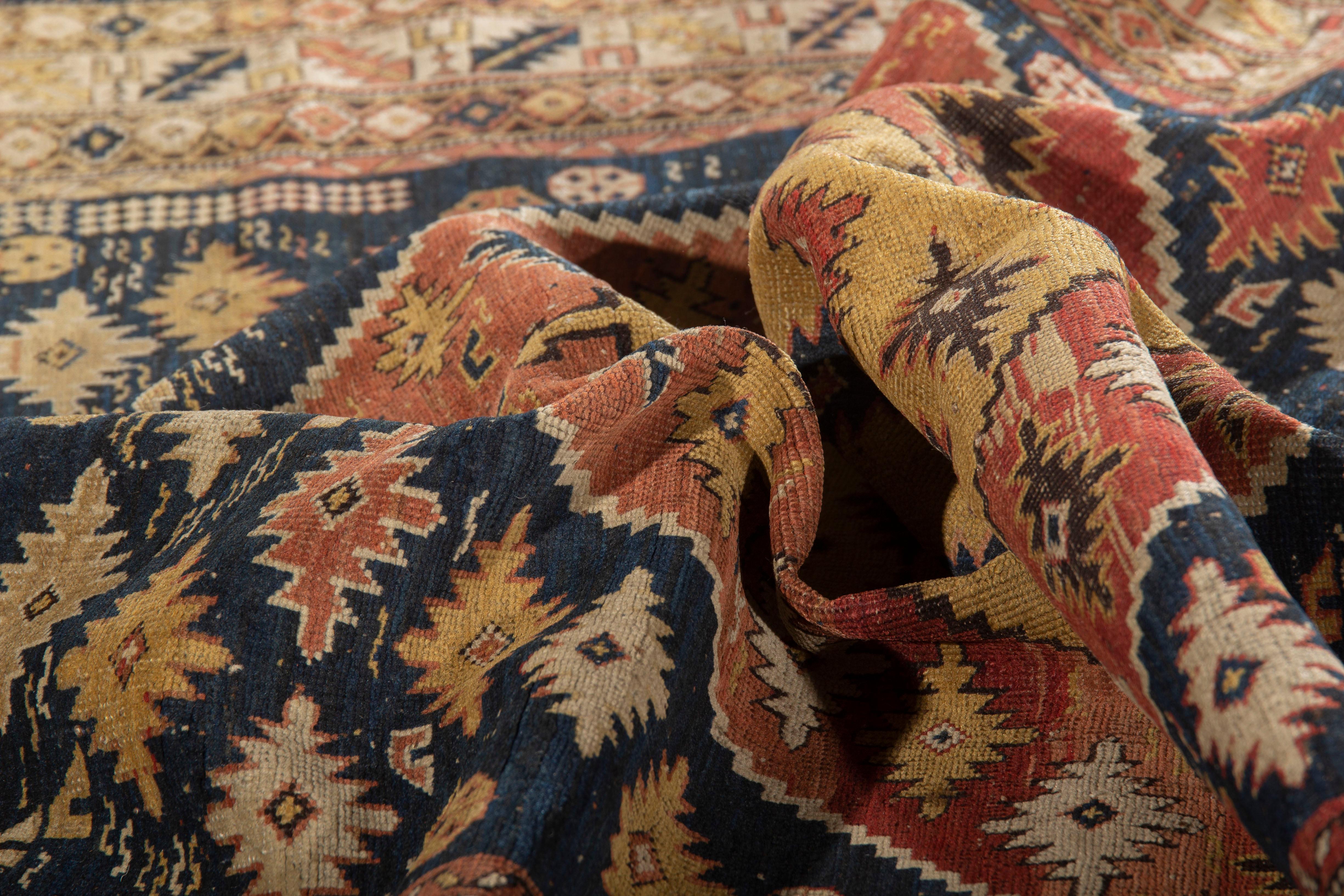Antiker kaukasischer Dagestan-Teppich, um 1880 4' x 4'5 (Handgewebt) im Angebot