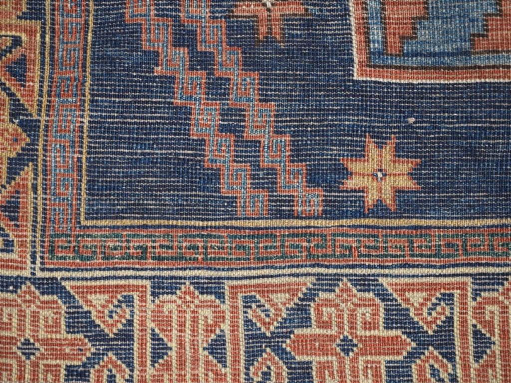 Tapis caucasien ancien avec motif d'étoiles Lesghi, vers 1900 Excellent état - En vente à Moreton-In-Marsh, GB