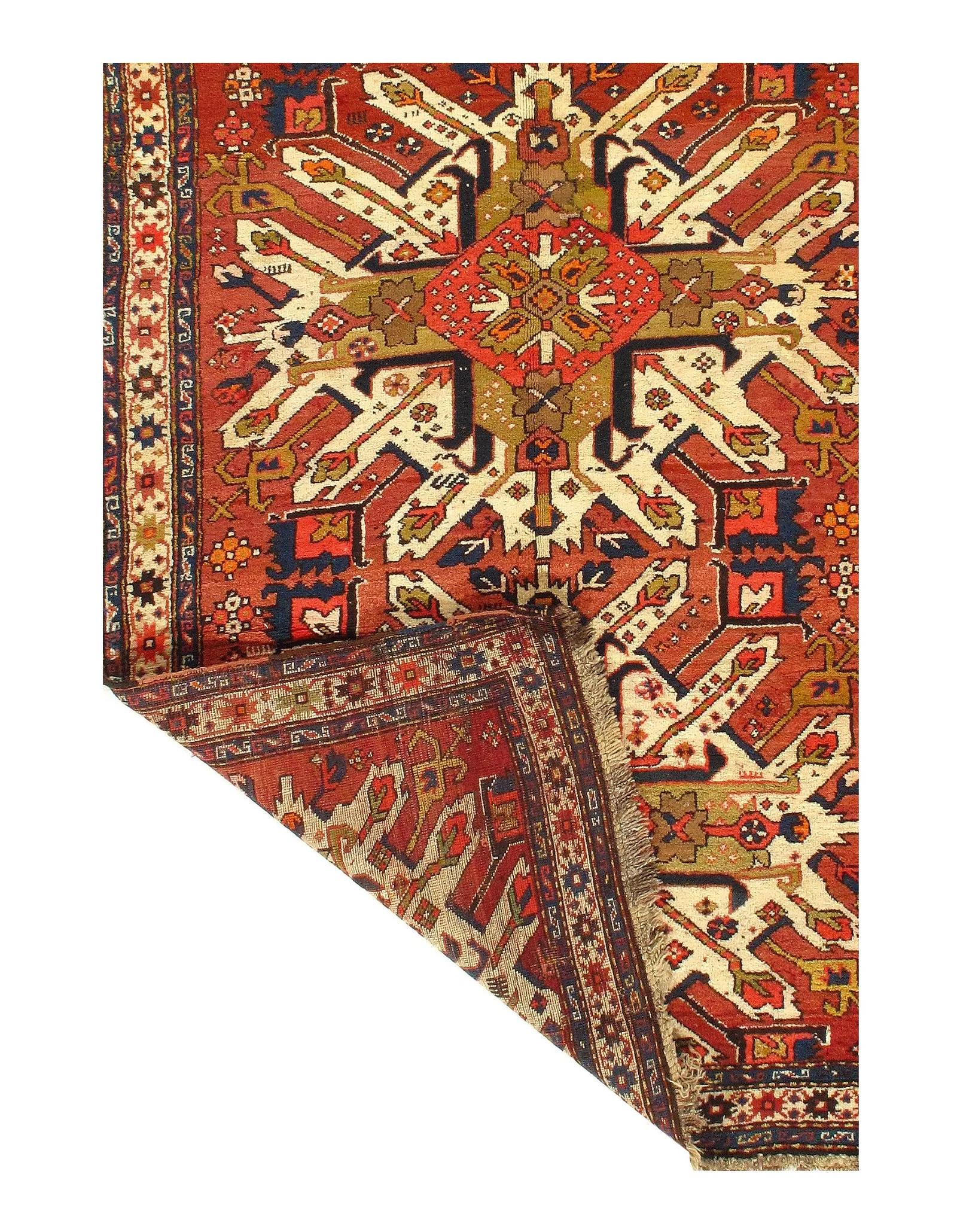 Noué à la main Tapis Kazak caucasien ancien en vente