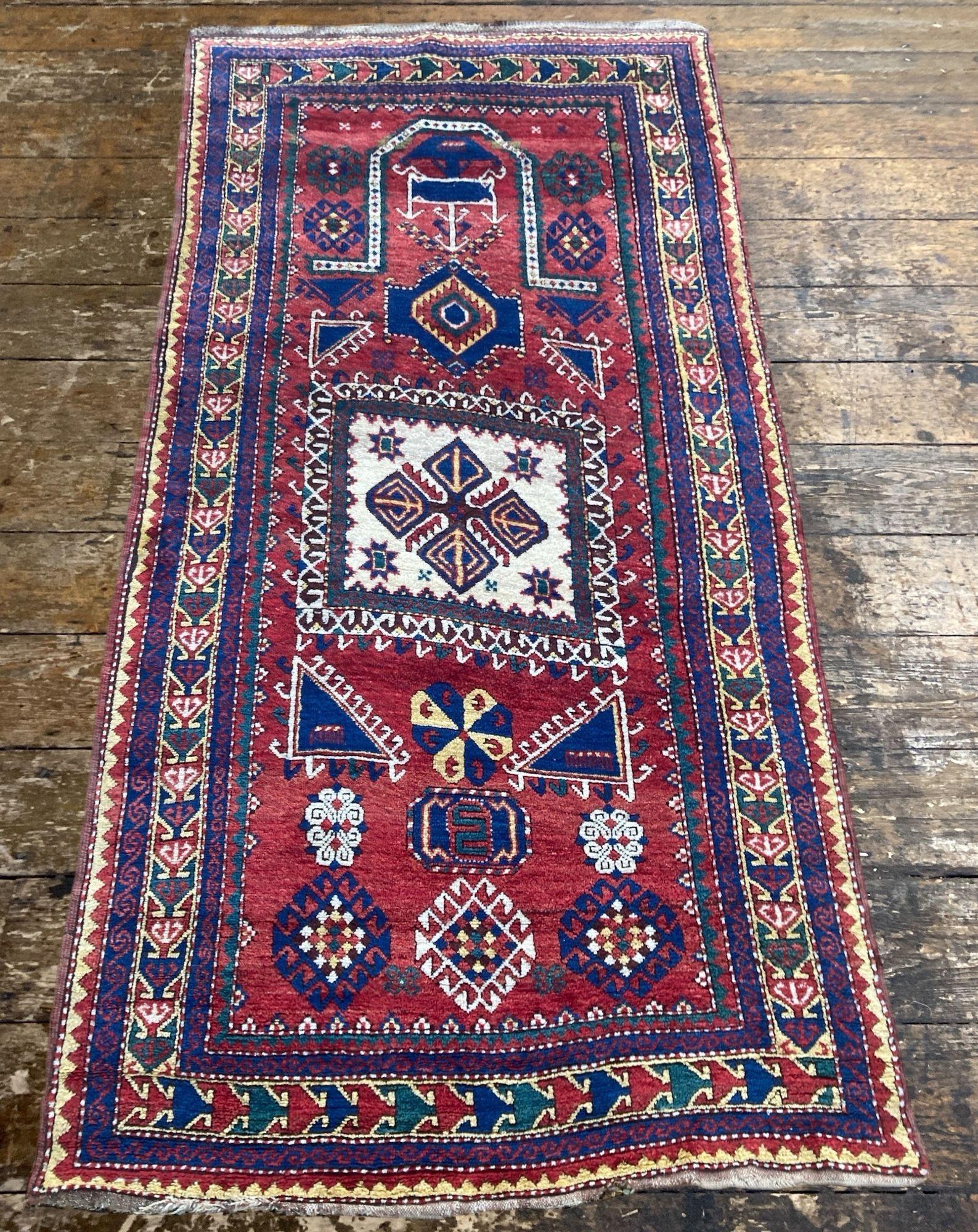 Antiker kaukasischer Fachralo Kazak-Gebetteppich aus Fachralo 2,48 m x 1,30 m (Spätes 19. Jahrhundert) im Angebot