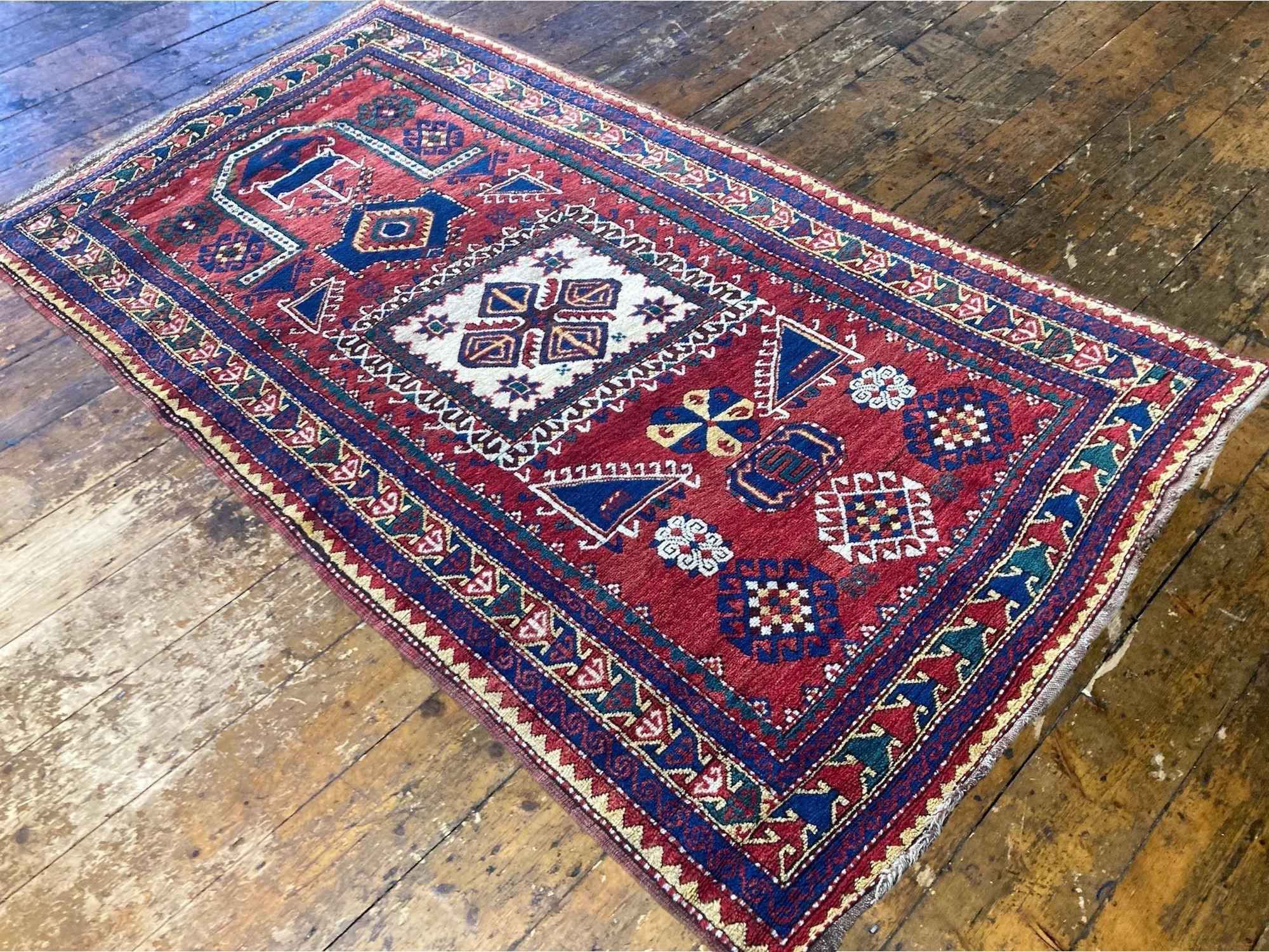 Antiker kaukasischer Fachralo Kazak-Gebetteppich aus Fachralo 2,48 m x 1,30 m (Wolle) im Angebot