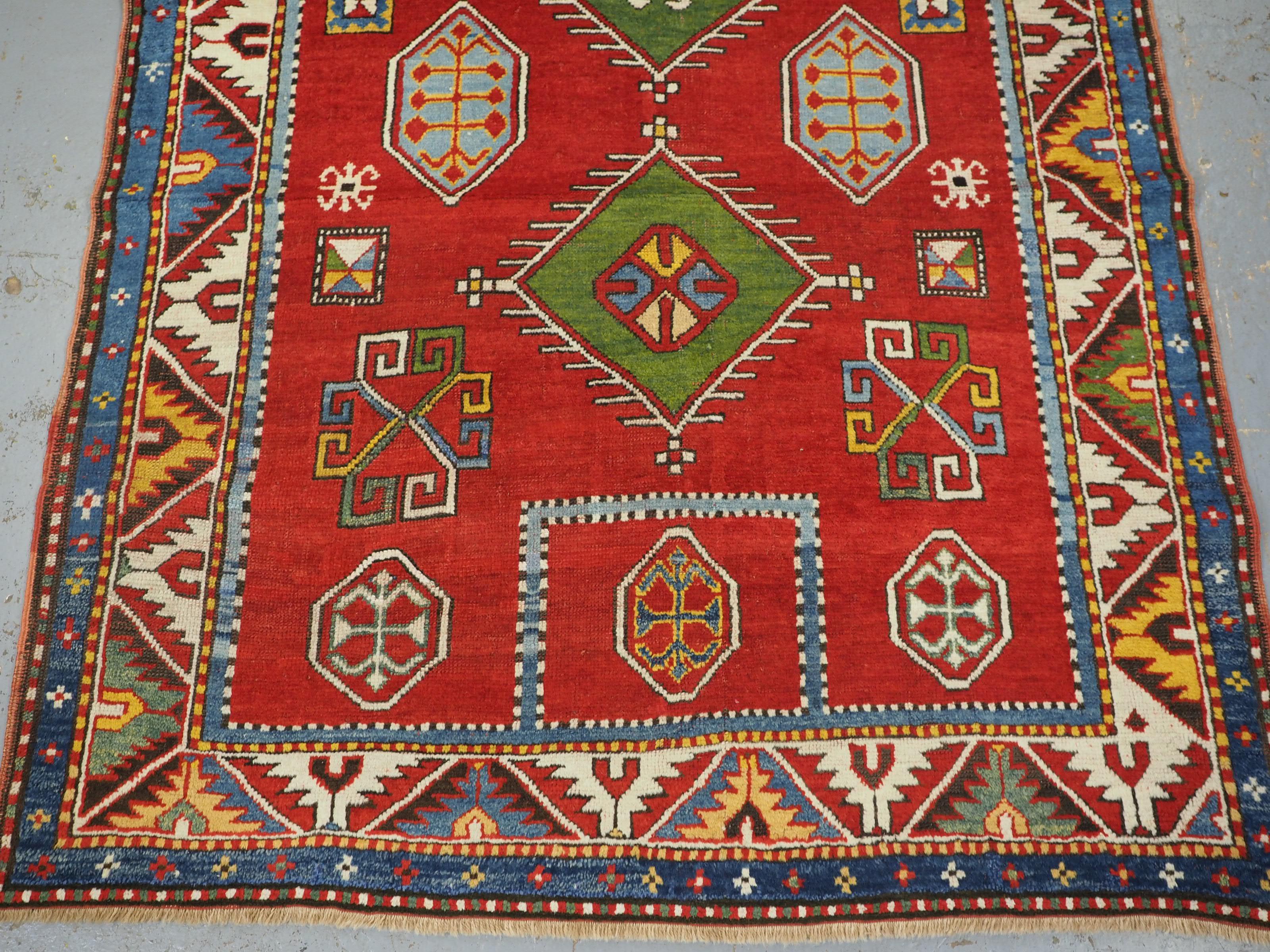 Tissé à la main Tapis de prière caucasien ancien Fachralo Kazak en vente