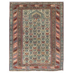 Antiker kaukasischer feiner Schirwan-Teppich mit elfenbeinfarbenem Hintergrund und mehrfarbigen Farben