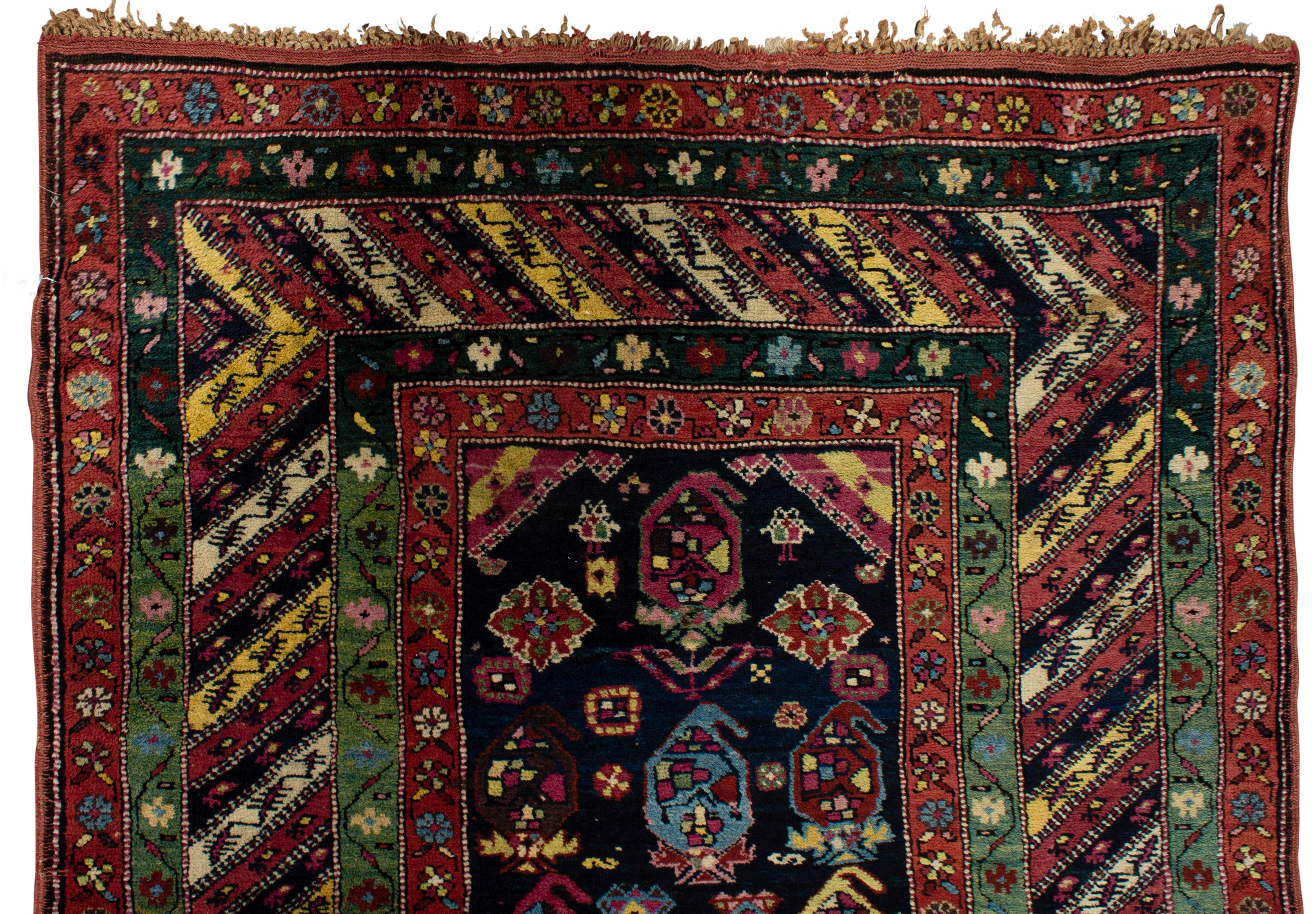 Tapis caucasien ancien de type Gendge, vers 1880  3'8 x 6'10 cm Bon état - En vente à Secaucus, NJ